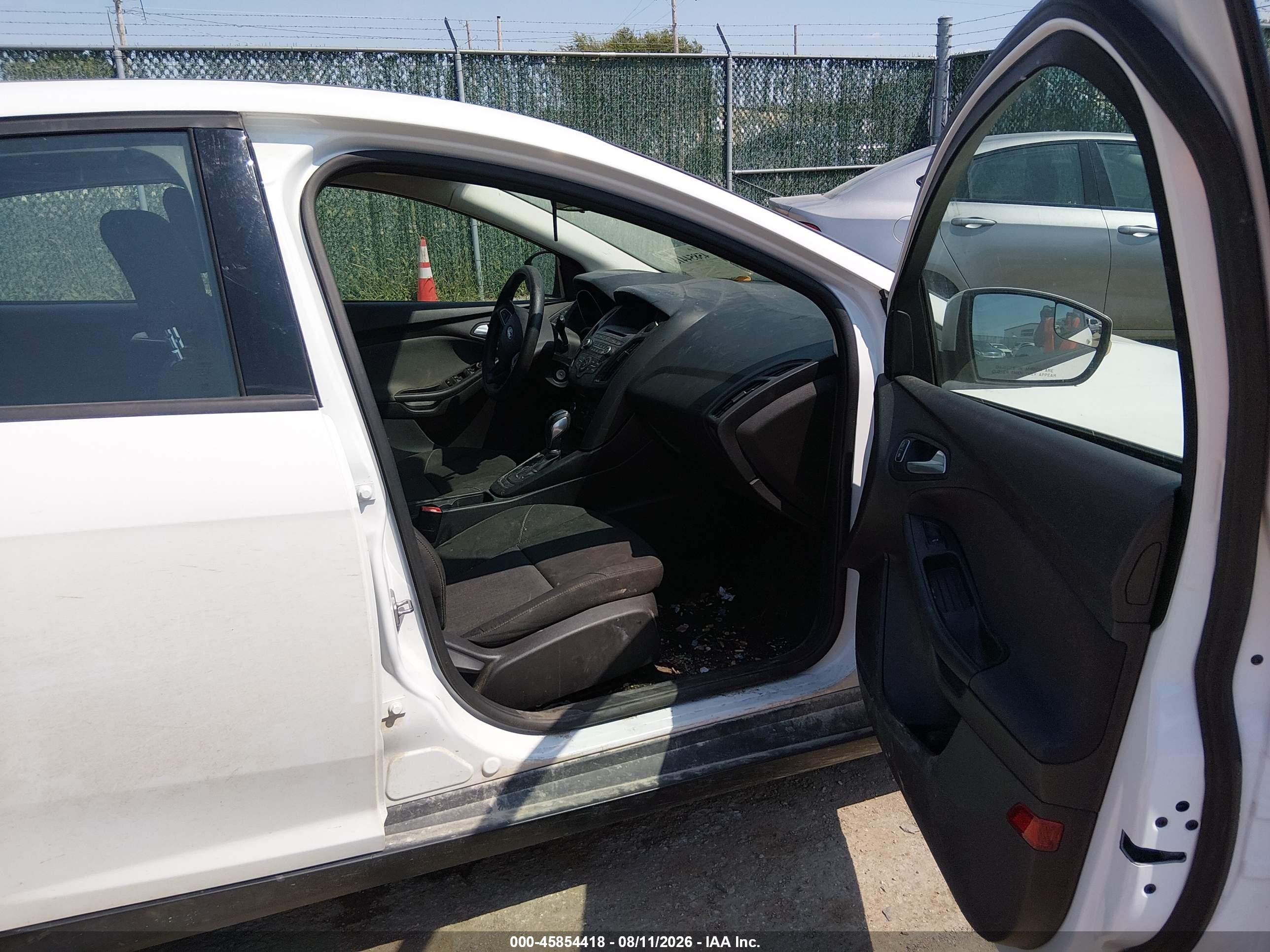 2015 Ford Focus Se White vin: 1FADP3K26FL292697