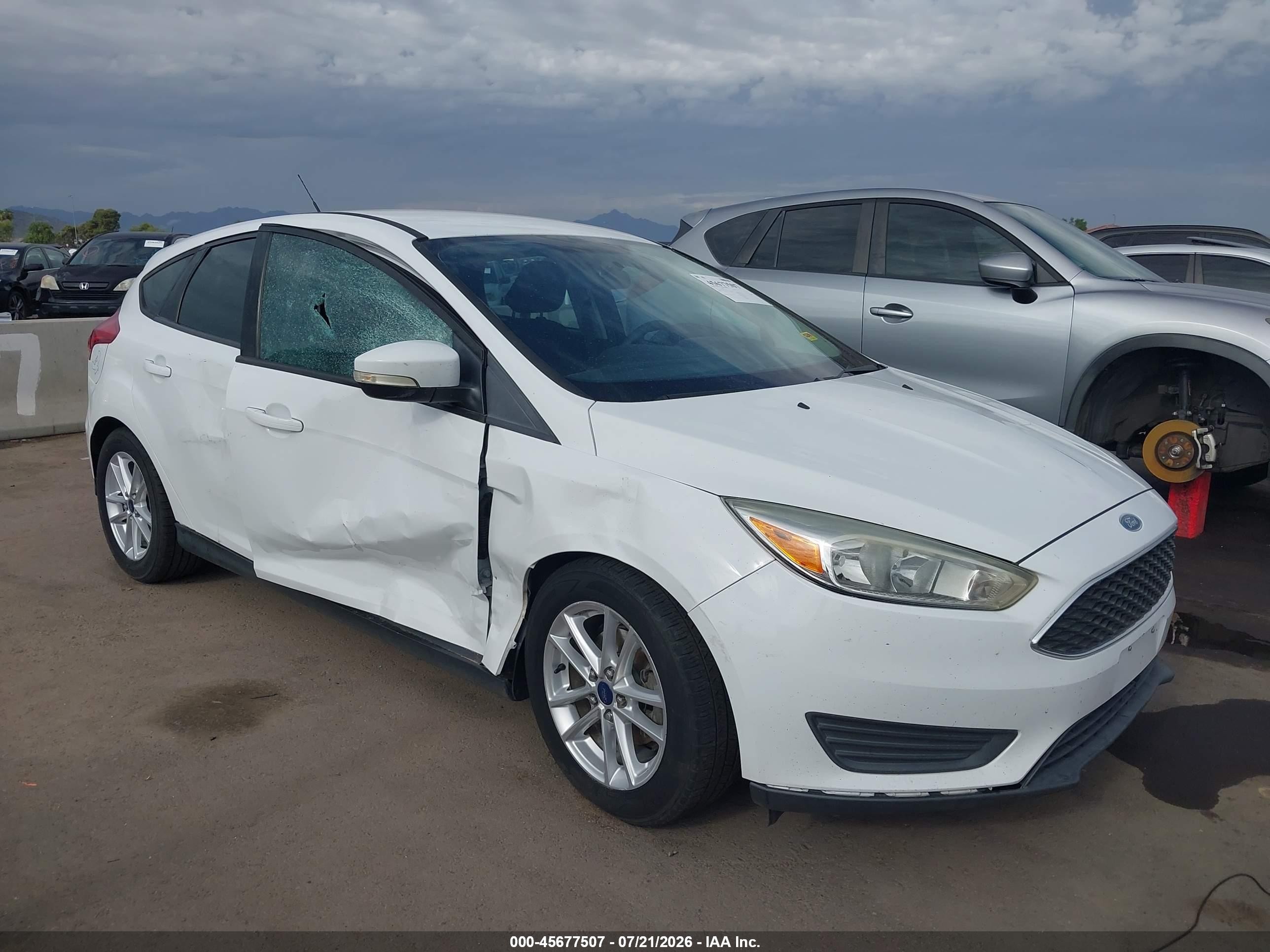 2015 Ford Focus Se White vin: 1FADP3K26FL316111