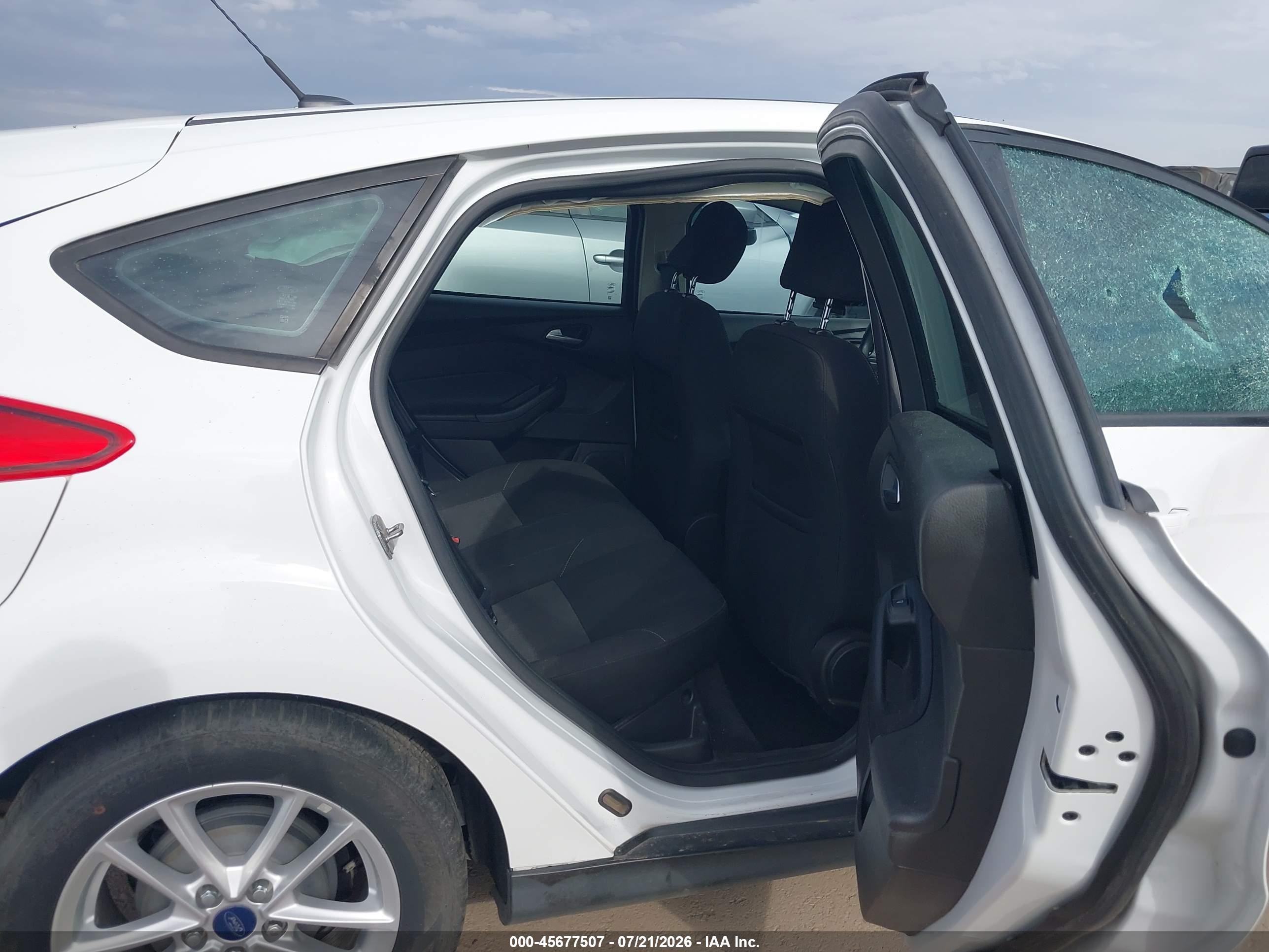 2015 Ford Focus Se White vin: 1FADP3K26FL316111