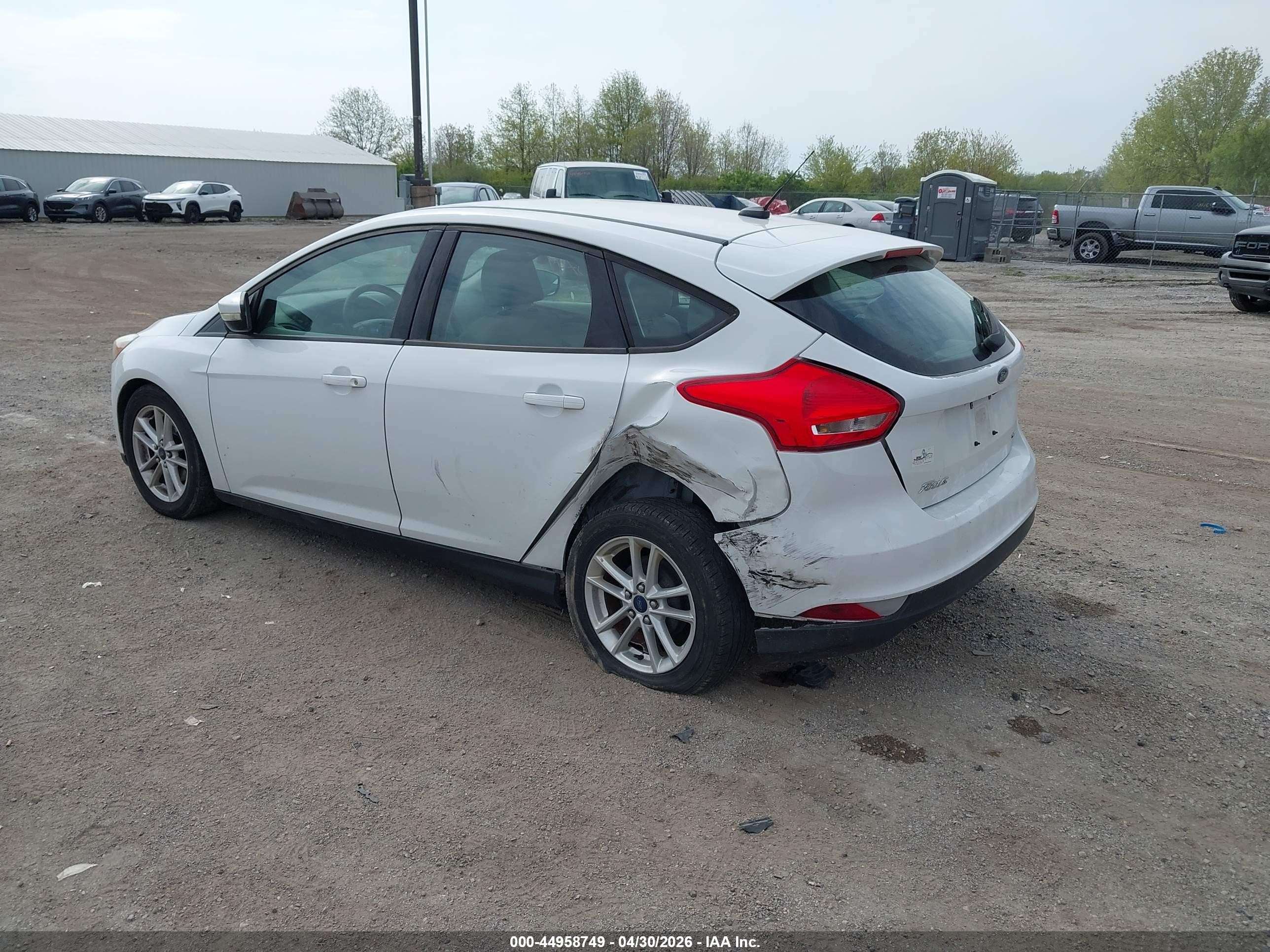 2015 Ford Focus Se White vin: 1FADP3K26FL319039