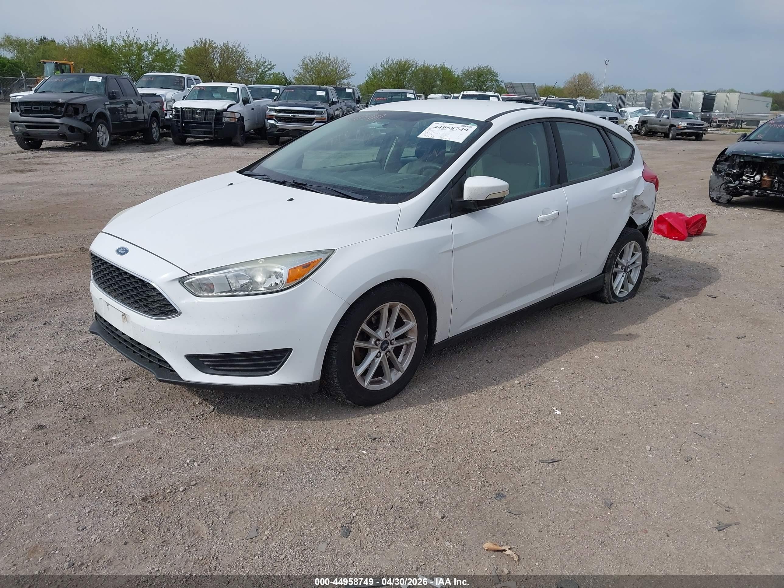 2015 Ford Focus Se White vin: 1FADP3K26FL319039