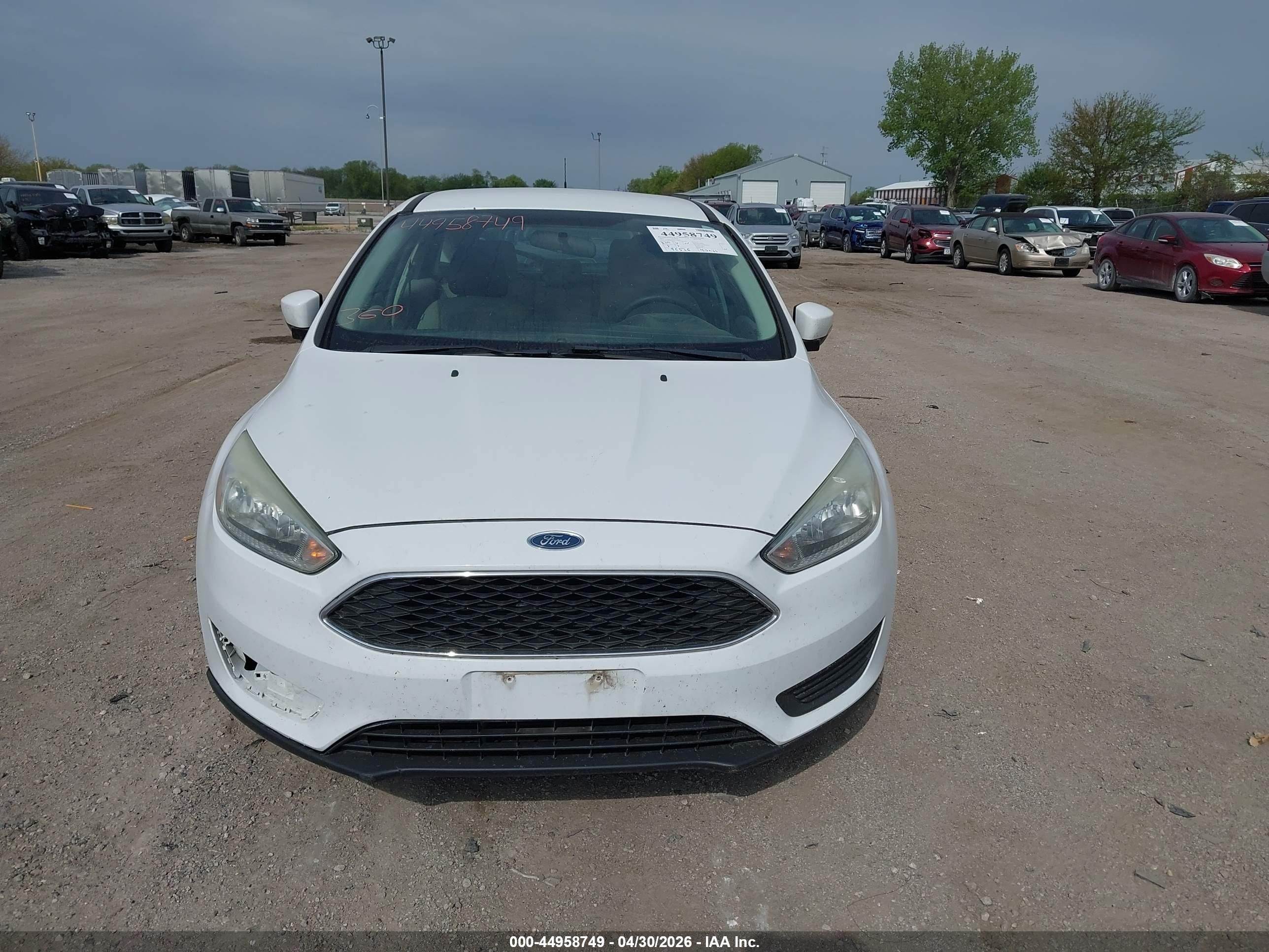2015 Ford Focus Se White vin: 1FADP3K26FL319039