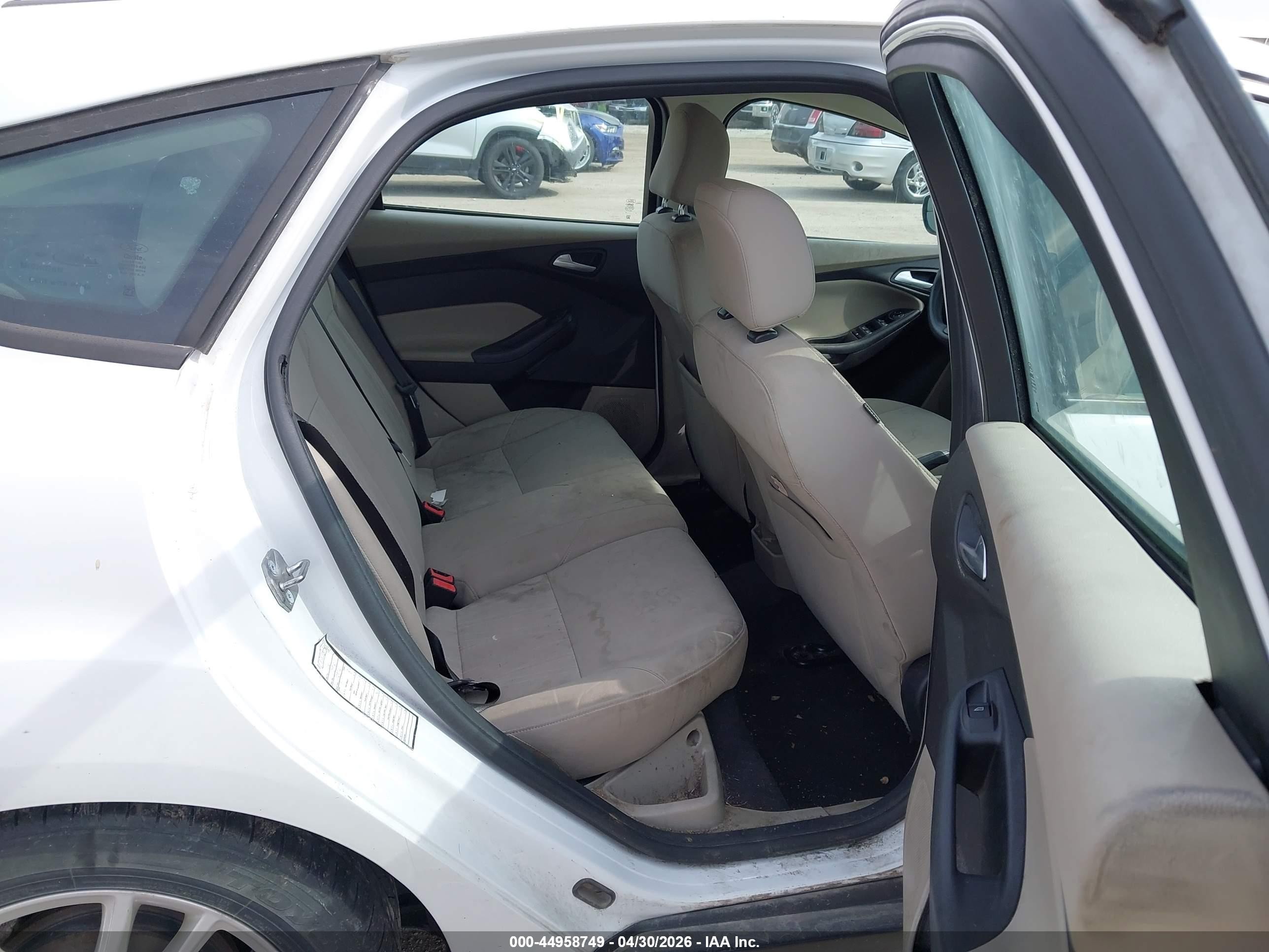 2015 Ford Focus Se White vin: 1FADP3K26FL319039