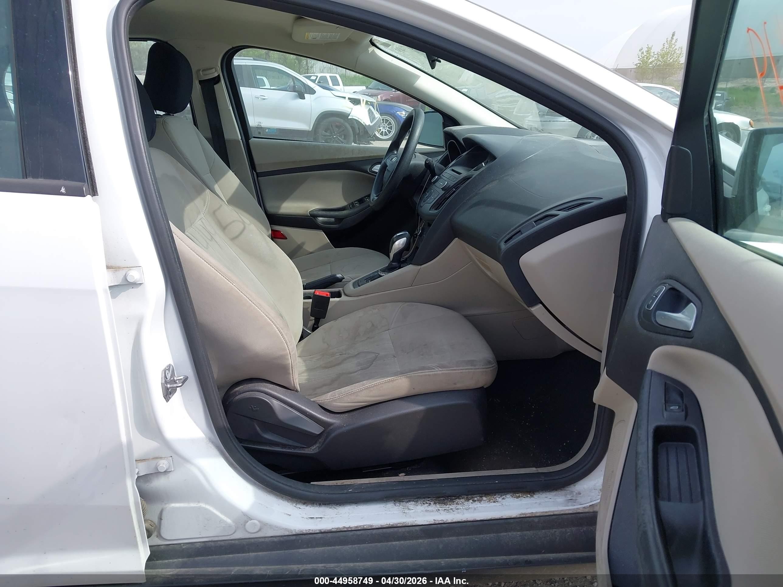 2015 Ford Focus Se White vin: 1FADP3K26FL319039
