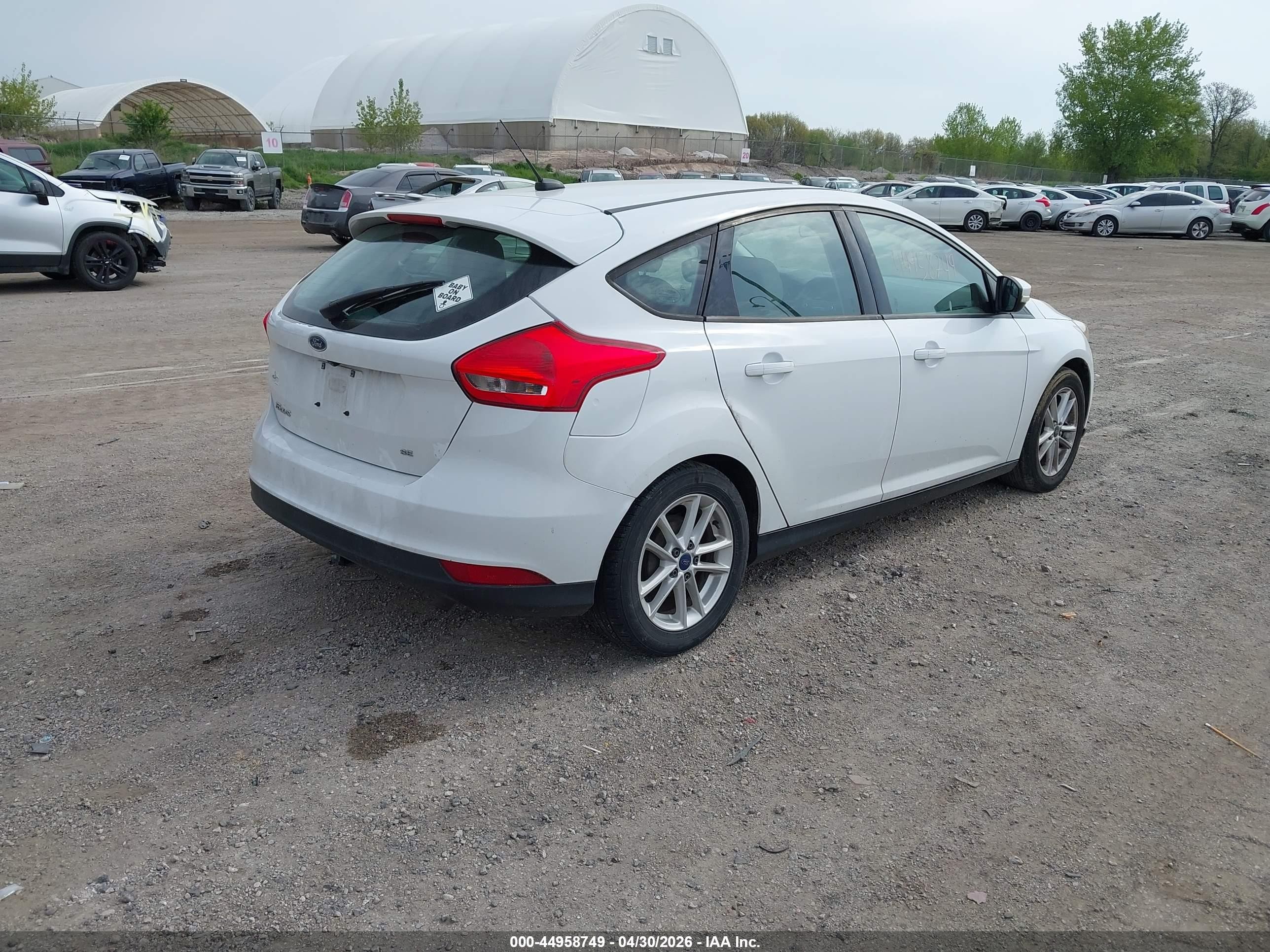 2015 Ford Focus Se White vin: 1FADP3K26FL319039