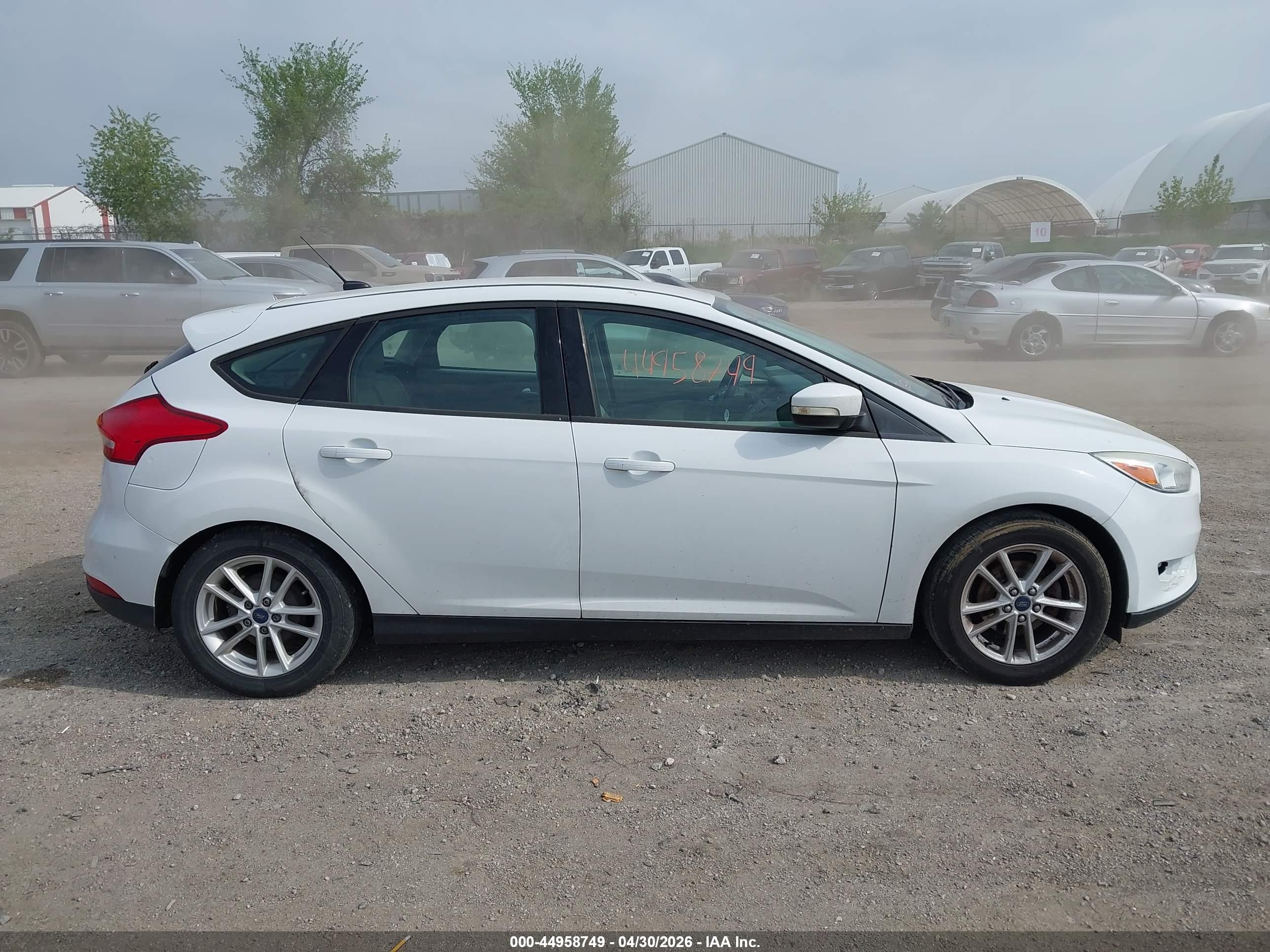 2015 Ford Focus Se White vin: 1FADP3K26FL319039