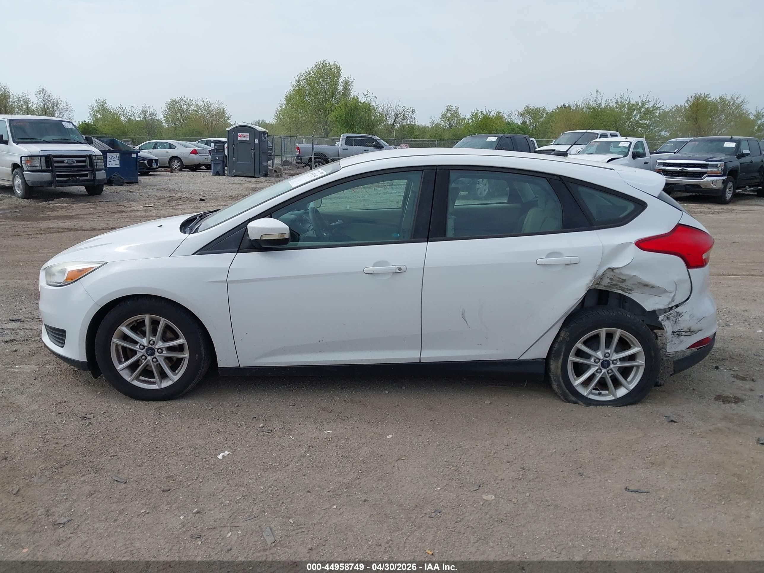 2015 Ford Focus Se White vin: 1FADP3K26FL319039