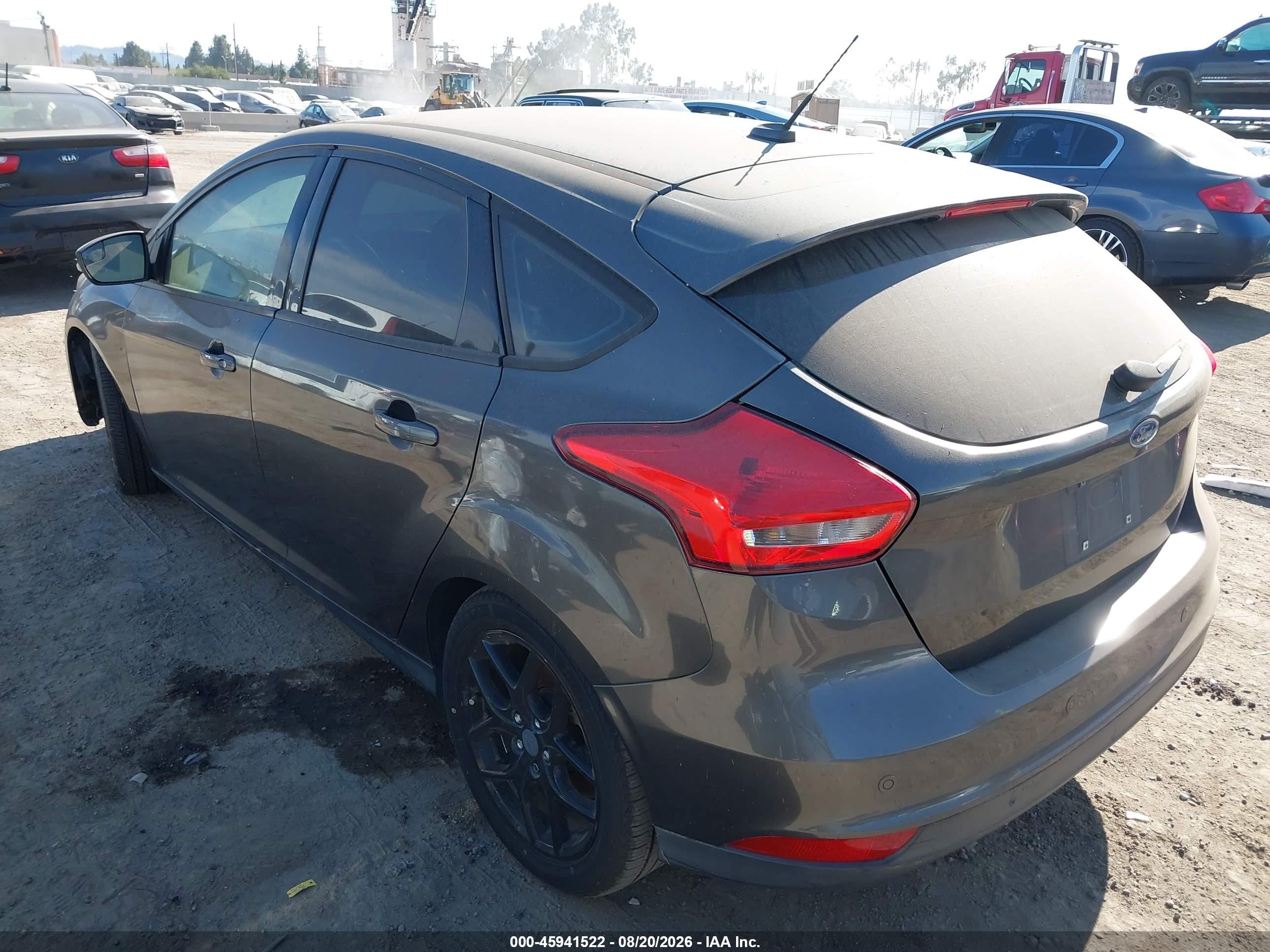 2015 Ford Focus Se Gray vin: 1FADP3K26FL324418