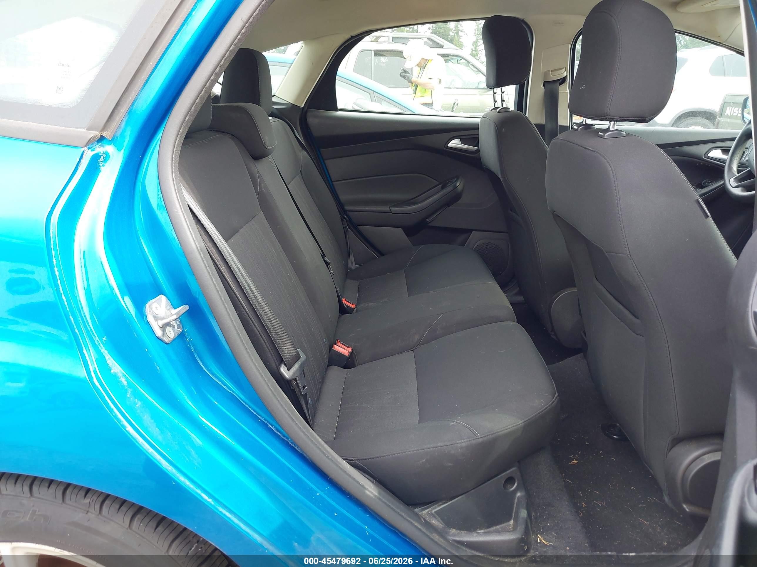 2015 Ford Focus Se Blue vin: 1FADP3K26FL327027