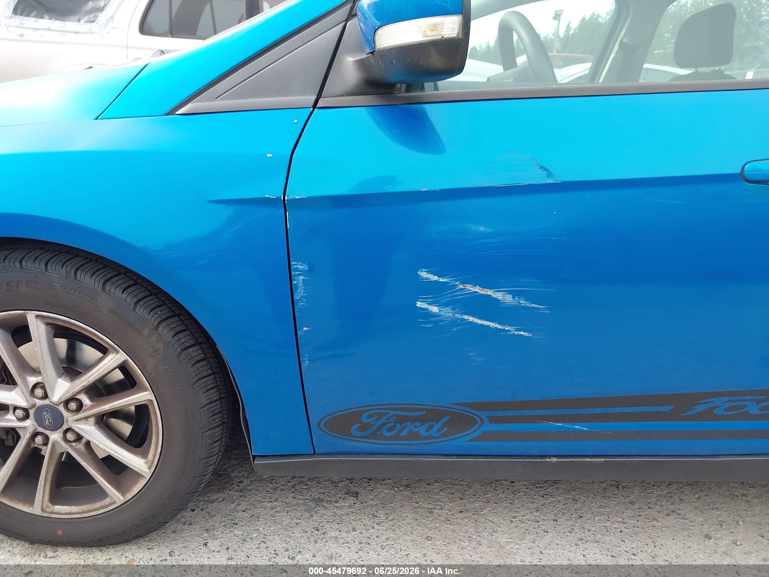 2015 Ford Focus Se Blue vin: 1FADP3K26FL327027