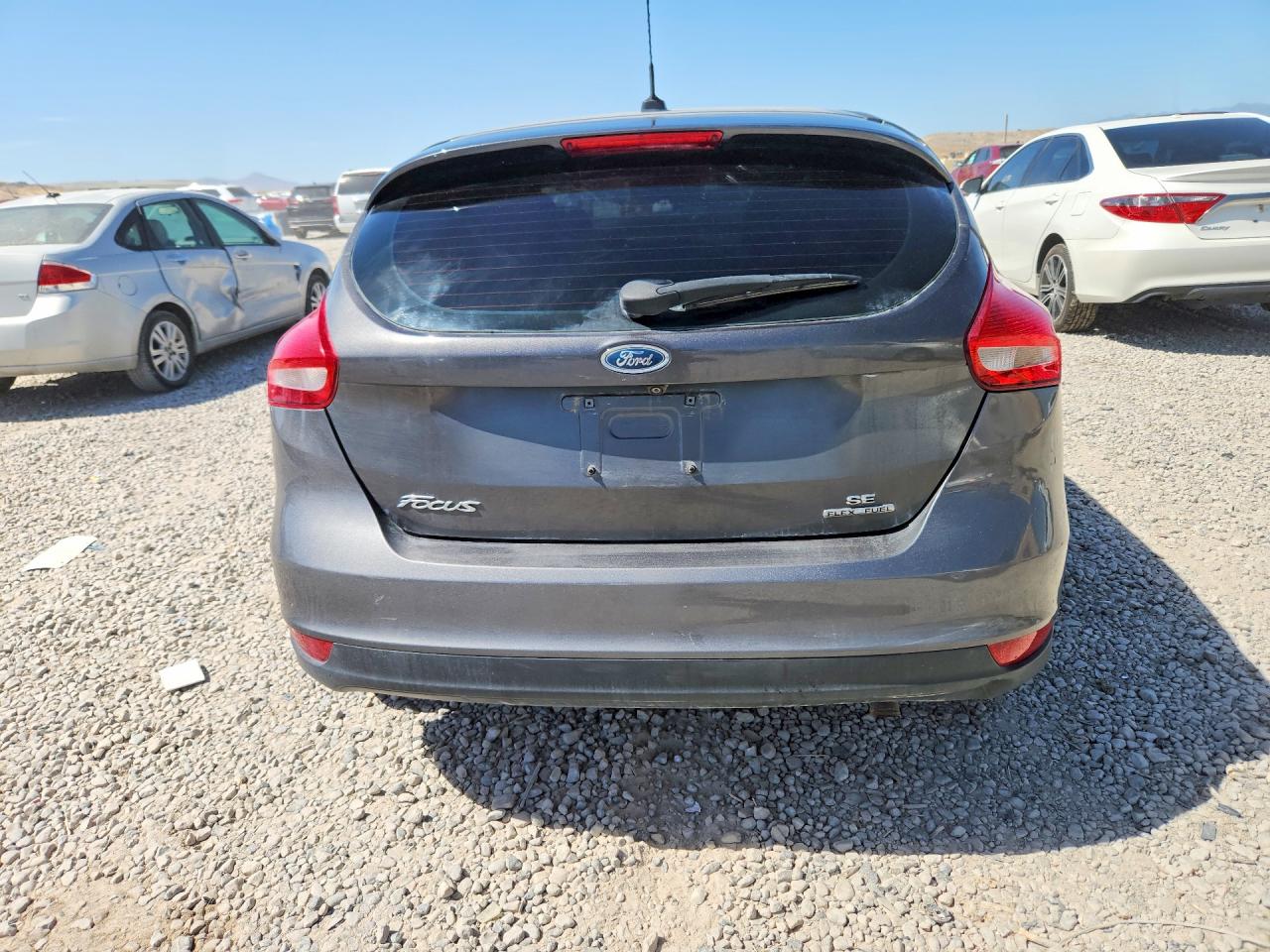 2015 Ford Focus Se Gray vin: 1FADP3K26FL327352