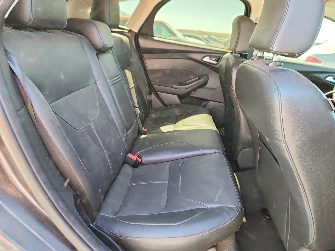 2015 Ford Focus Se Gray vin: 1FADP3K26FL327352