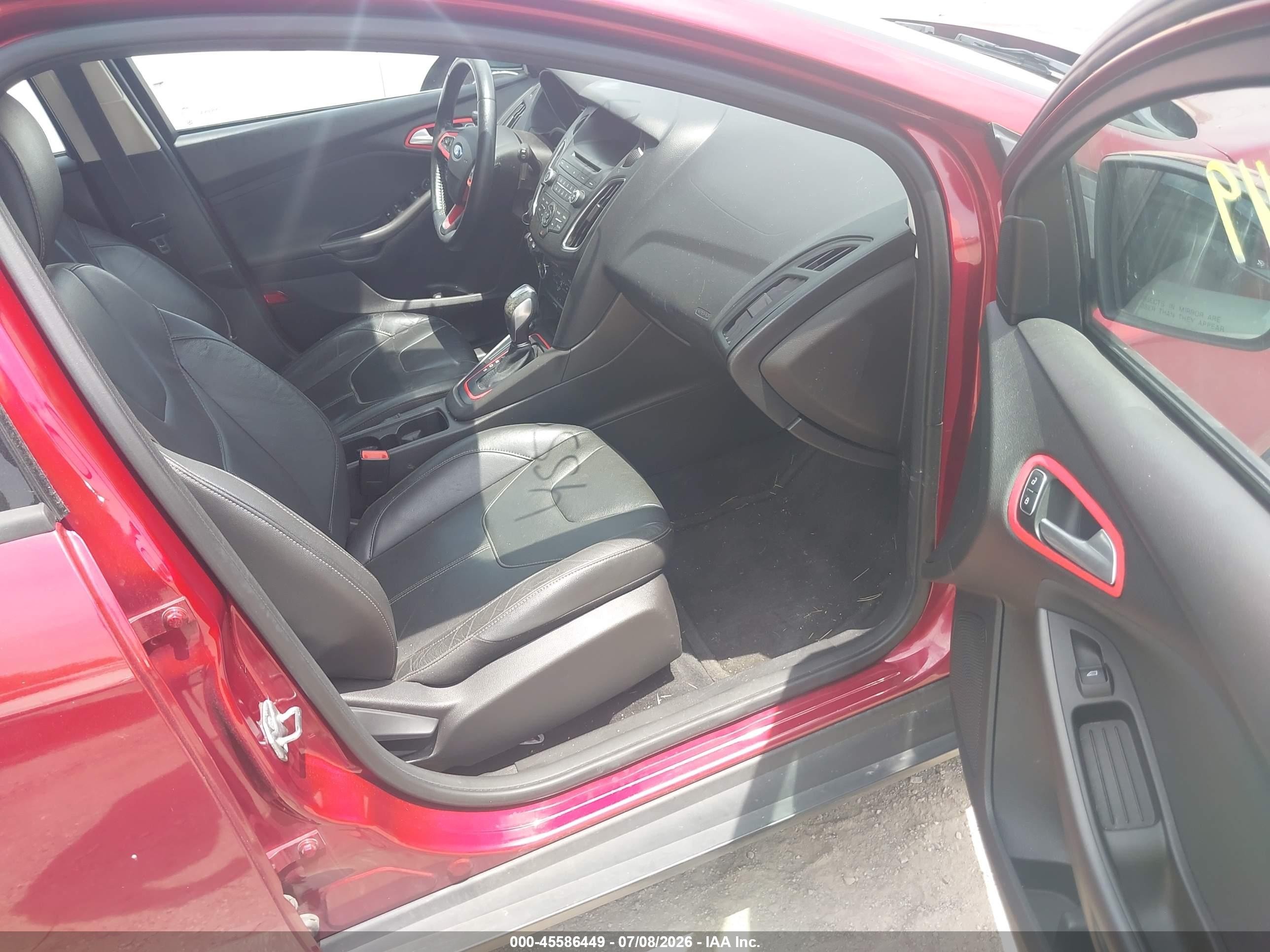 2015 Ford Focus Se Red vin: 1FADP3K26FL344247