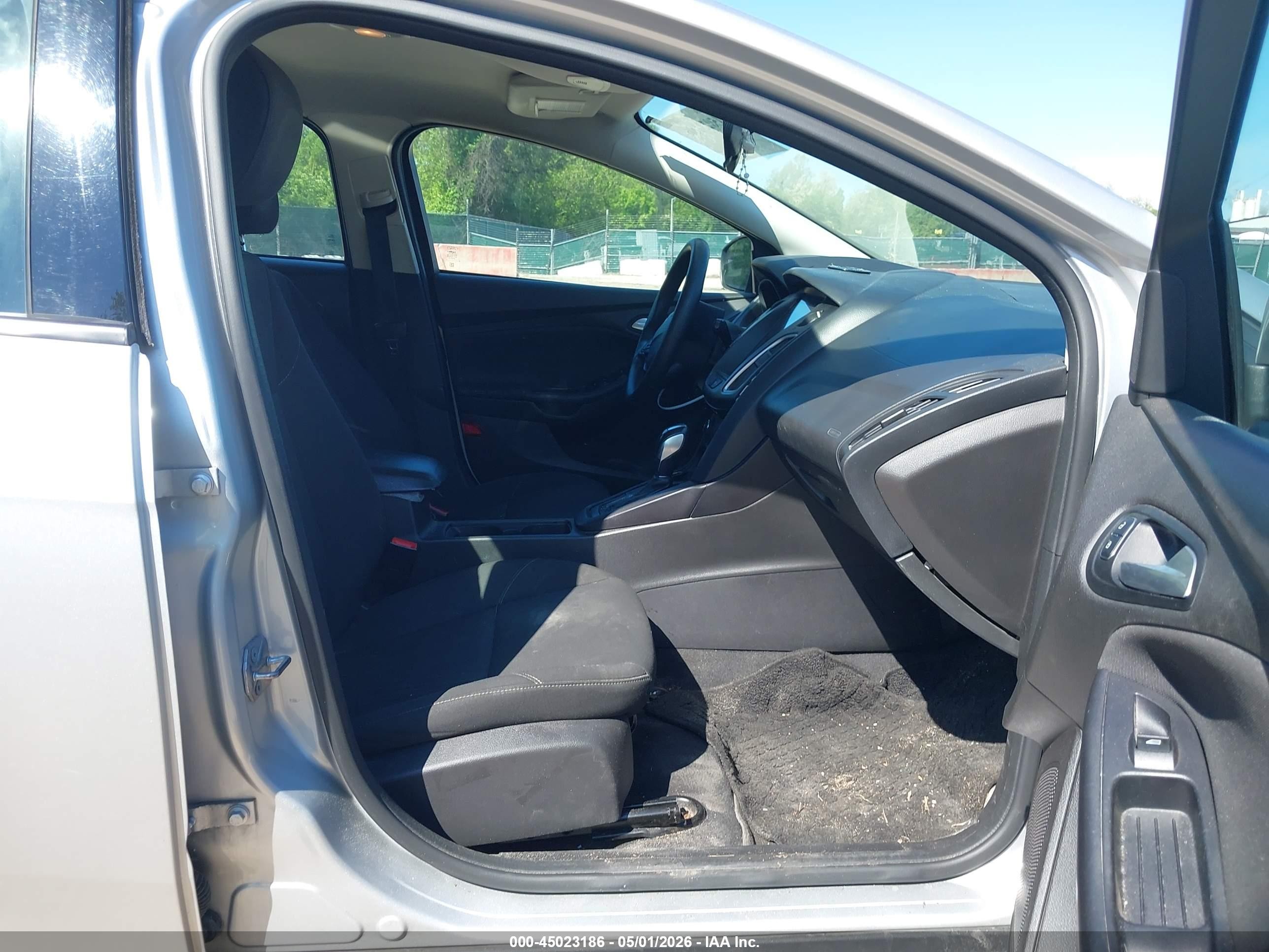 2015 Ford Focus Se Silver vin: 1FADP3K26FL350694