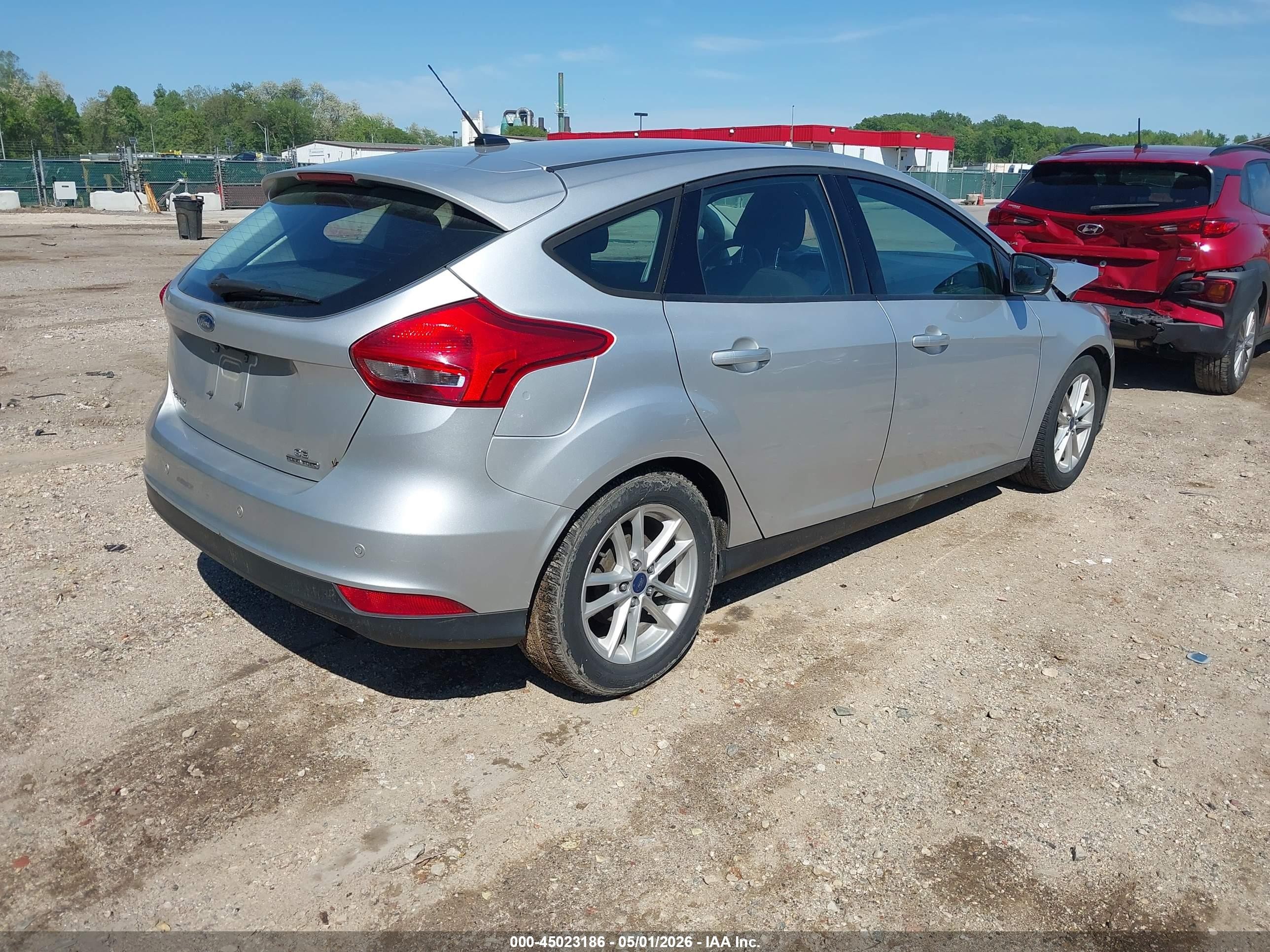 2015 Ford Focus Se Silver vin: 1FADP3K26FL350694
