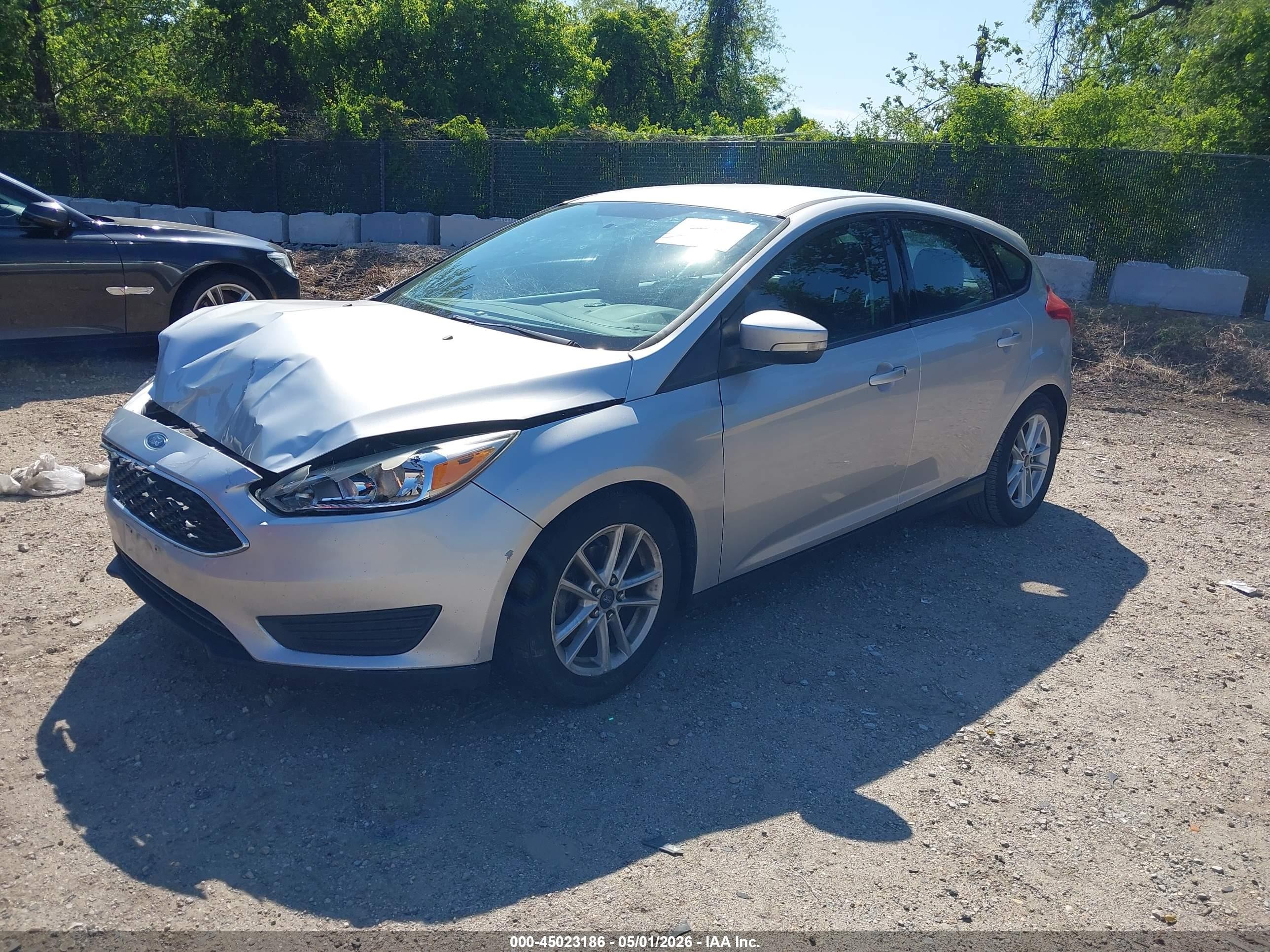 2015 Ford Focus Se Silver vin: 1FADP3K26FL350694