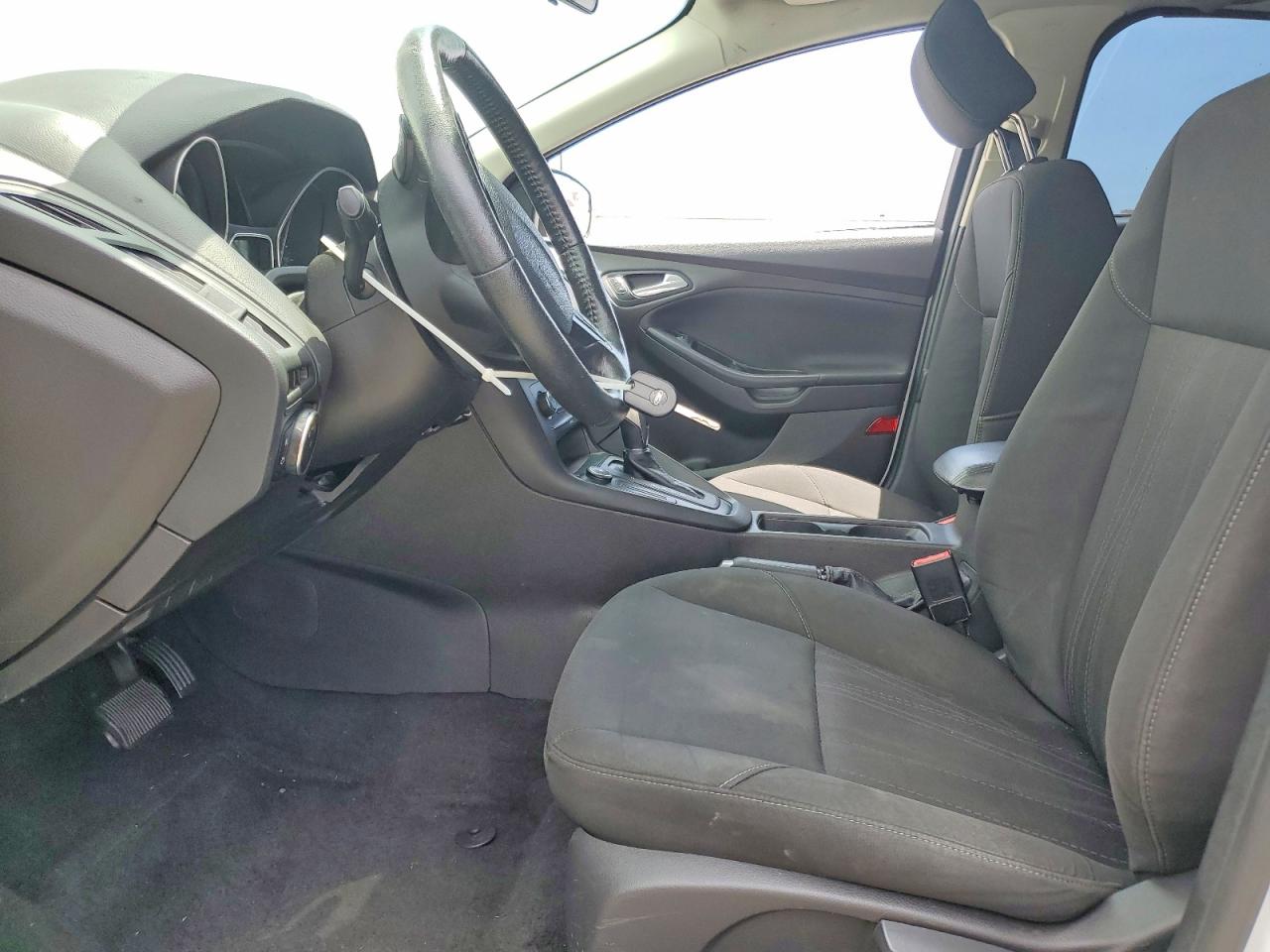 2015 Ford Focus Se White vin: 1FADP3K26FL380343
