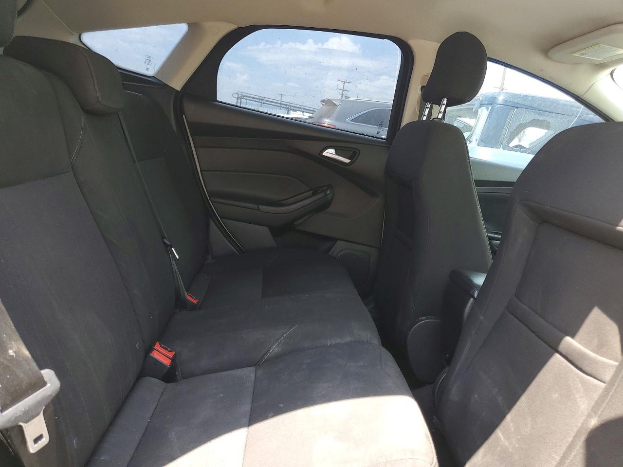 2015 Ford Focus Se White vin: 1FADP3K26FL380343