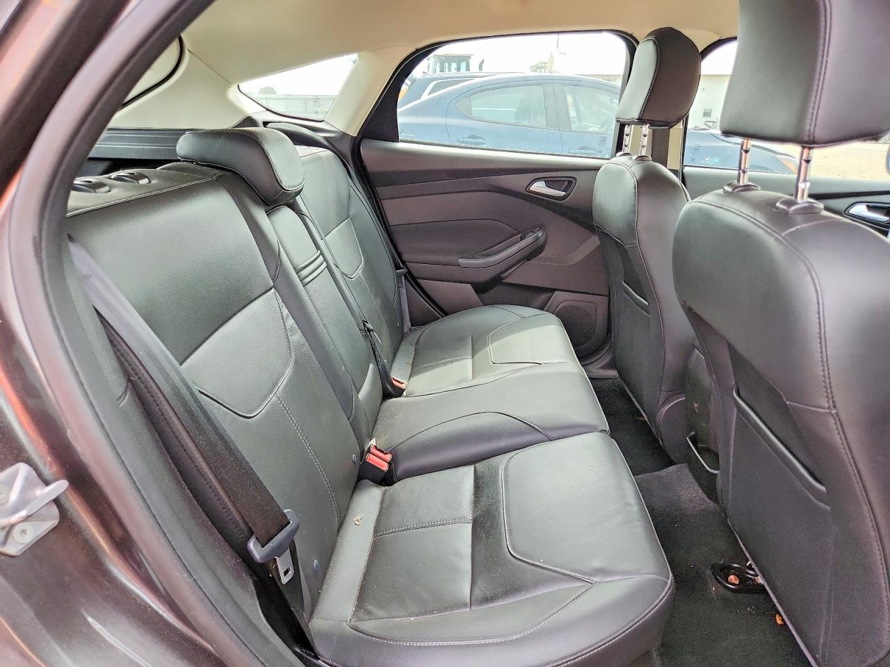 2015 Ford Focus Se Gray vin: 1FADP3K26FL386885
