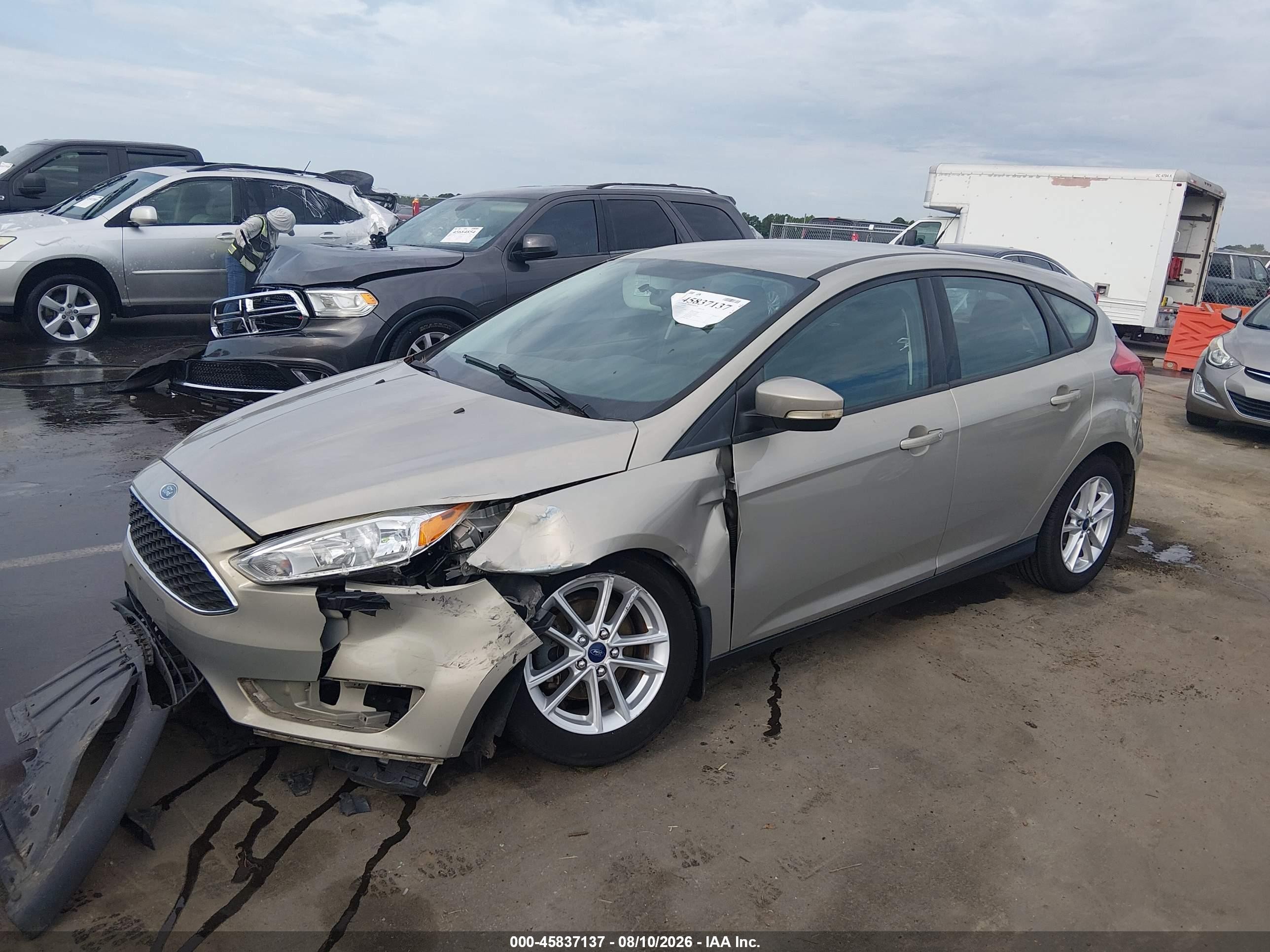 2016 Ford Focus Se Tan vin: 1FADP3K26GL241573