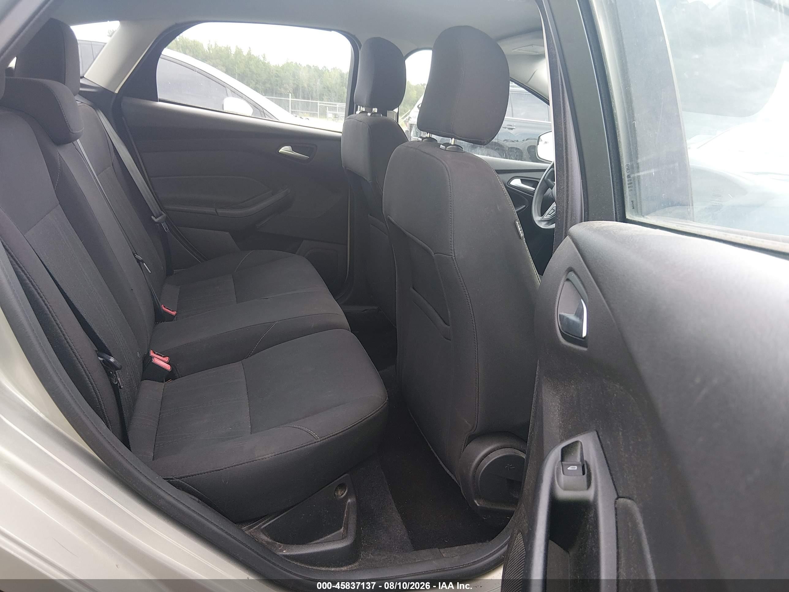 2016 Ford Focus Se Tan vin: 1FADP3K26GL241573