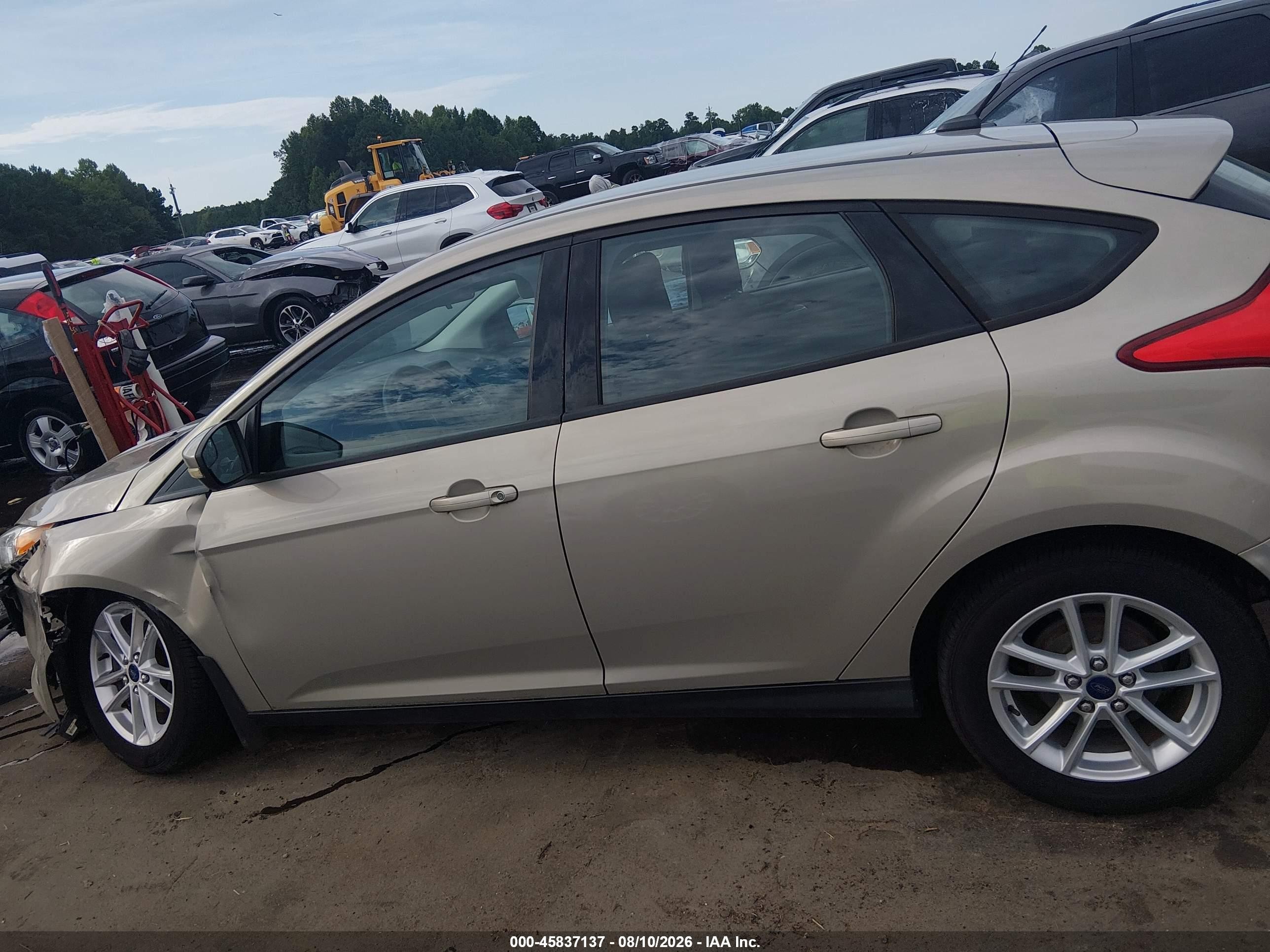 2016 Ford Focus Se Tan vin: 1FADP3K26GL241573