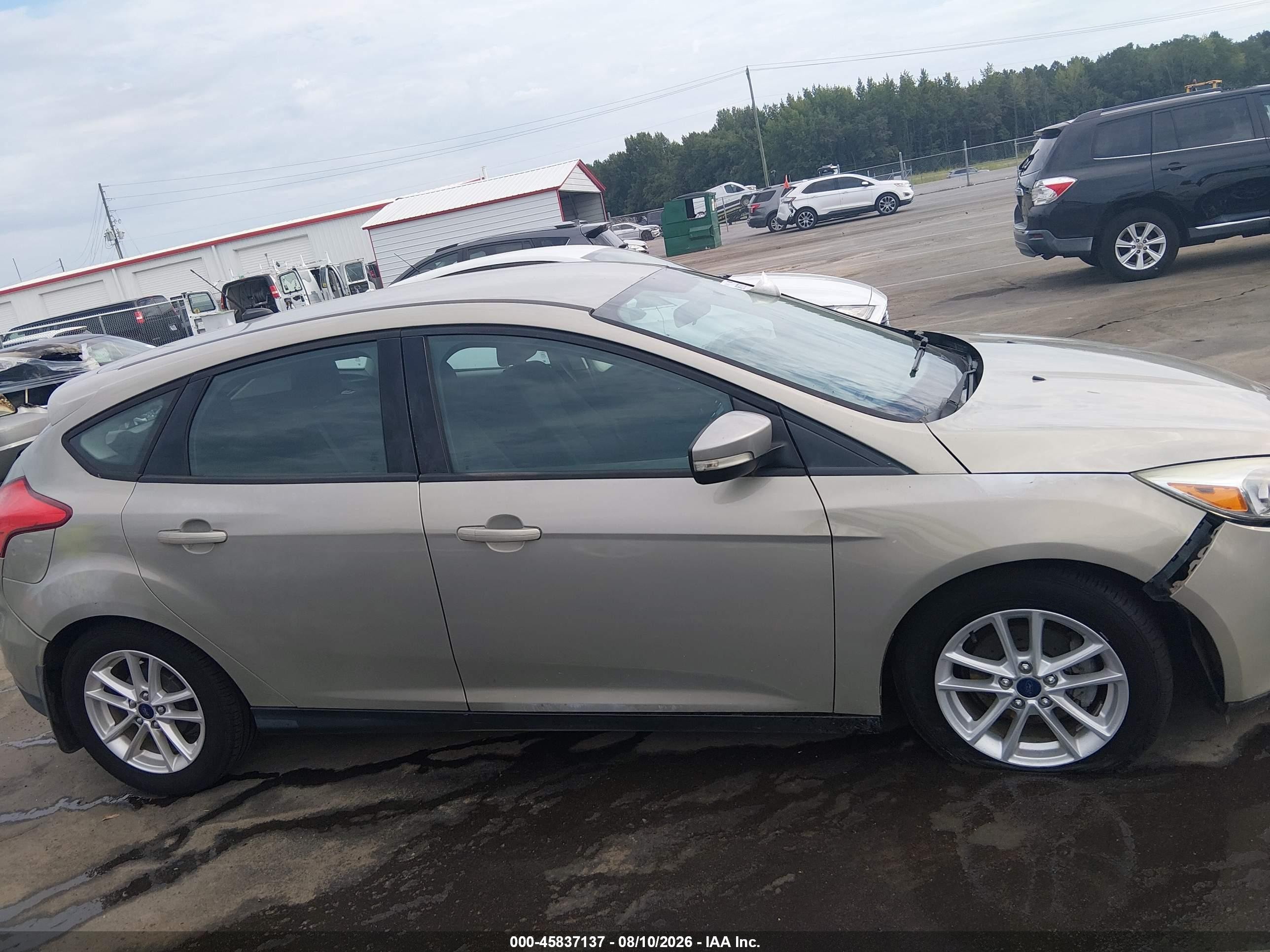 2016 Ford Focus Se Tan vin: 1FADP3K26GL241573