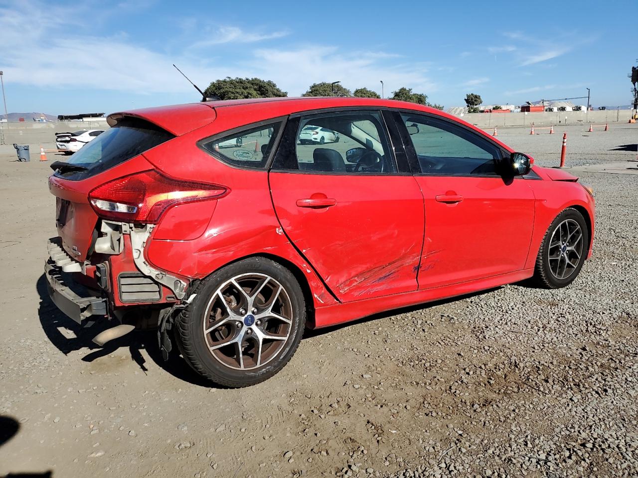 2016 Ford Focus Se Red vin: 1FADP3K26GL376391