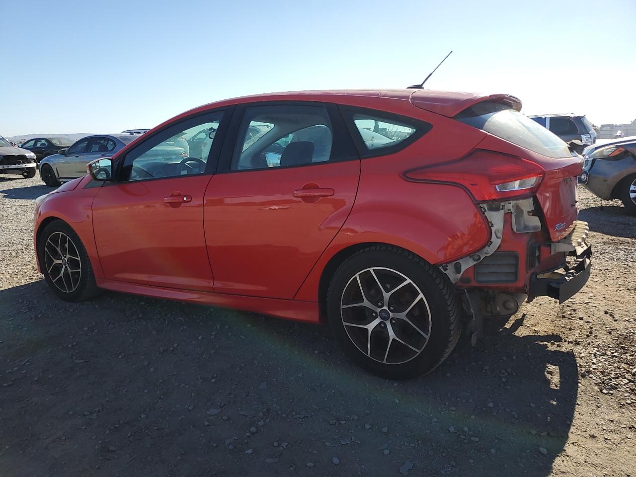 2016 Ford Focus Se Red vin: 1FADP3K26GL376391