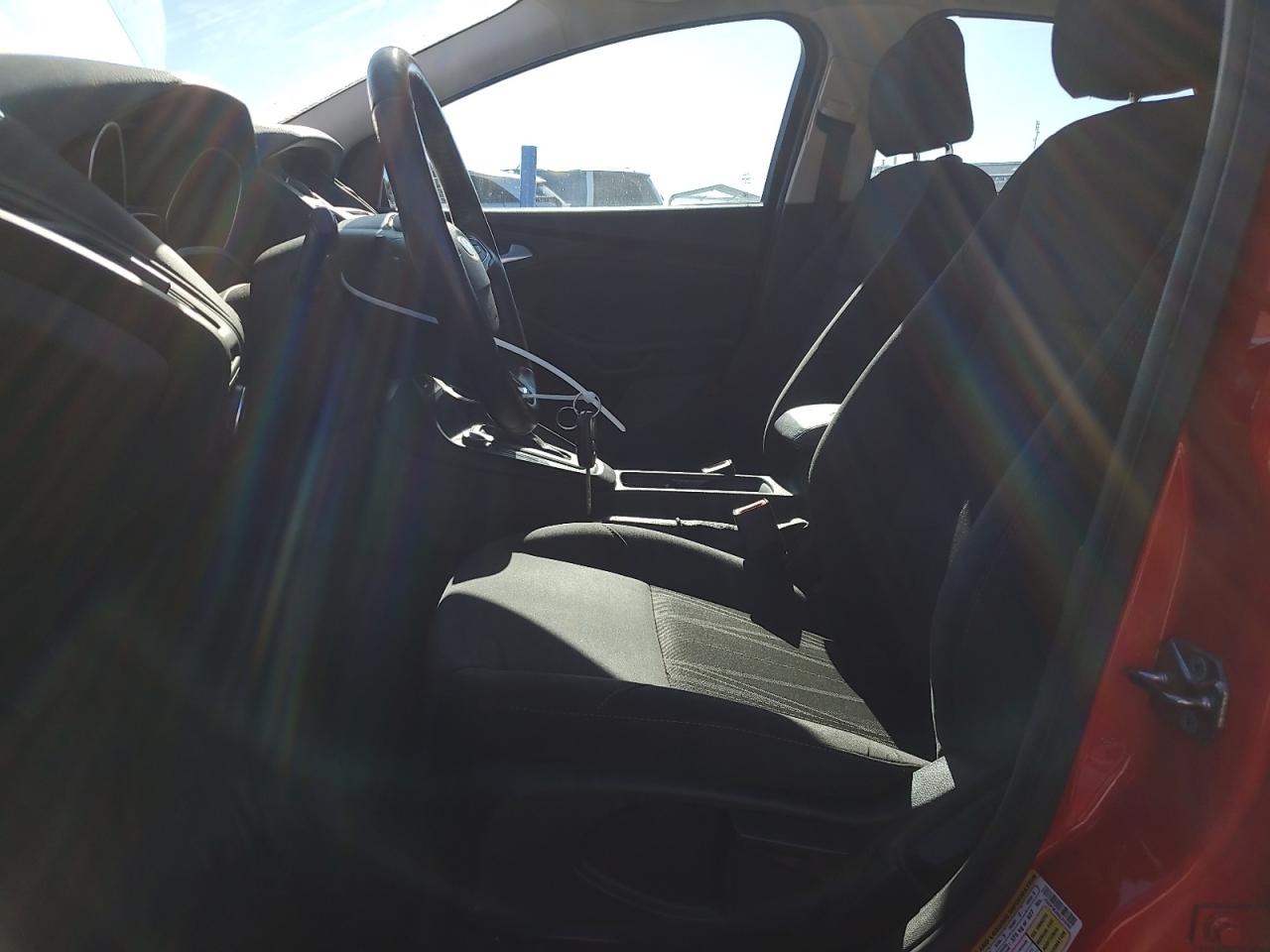 2016 Ford Focus Se Red vin: 1FADP3K26GL376391