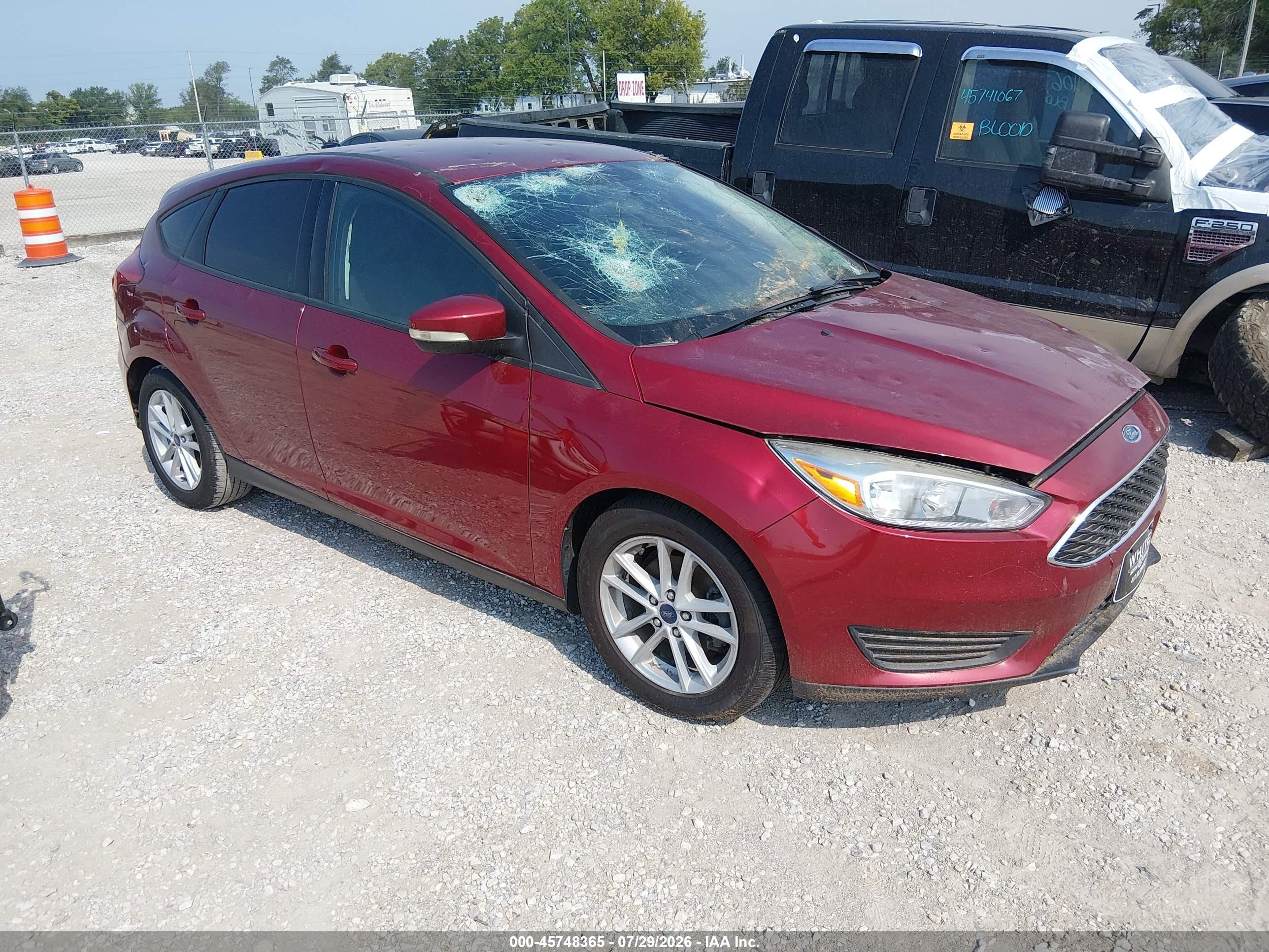 2017 Ford Focus Se Red vin: 1FADP3K26HL347801