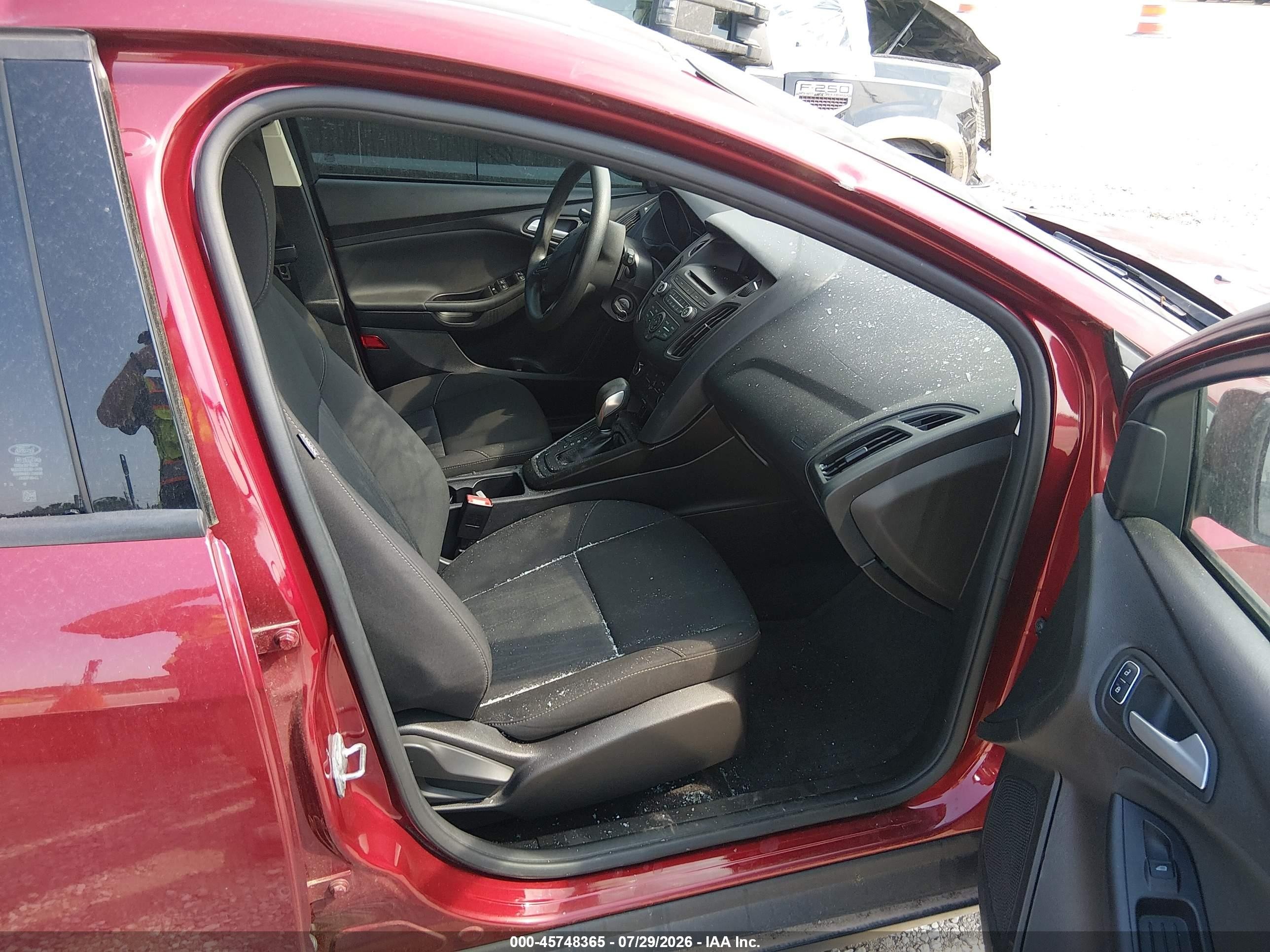 2017 Ford Focus Se Red vin: 1FADP3K26HL347801