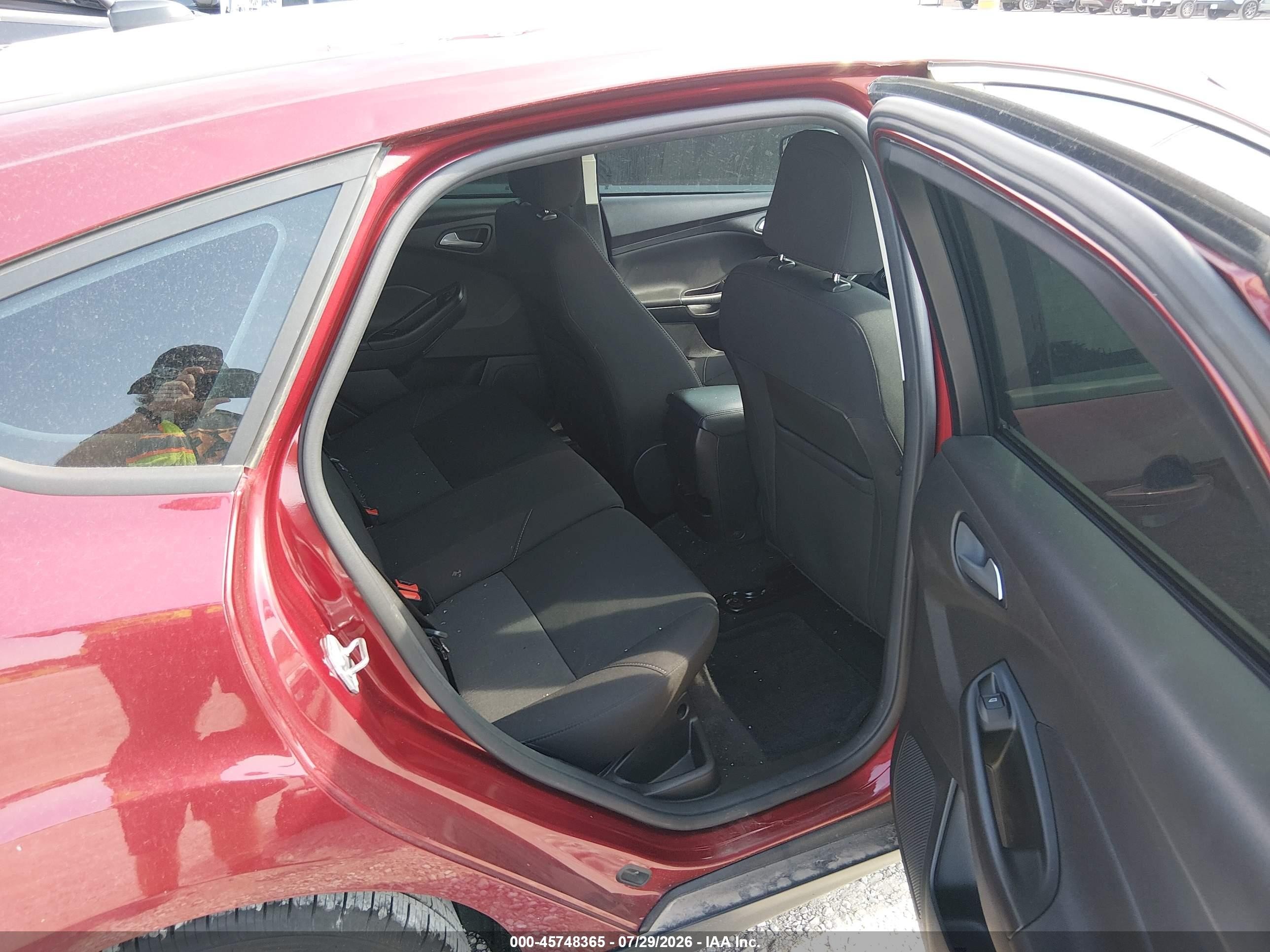2017 Ford Focus Se Red vin: 1FADP3K26HL347801