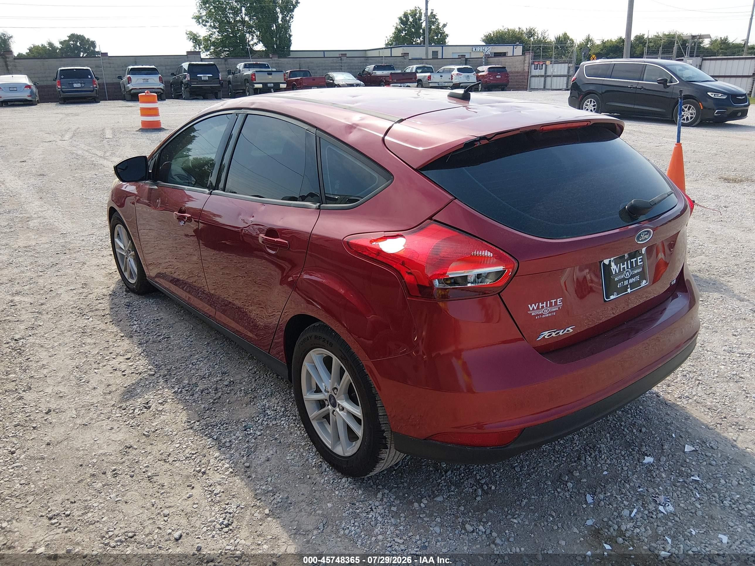 2017 Ford Focus Se Red vin: 1FADP3K26HL347801