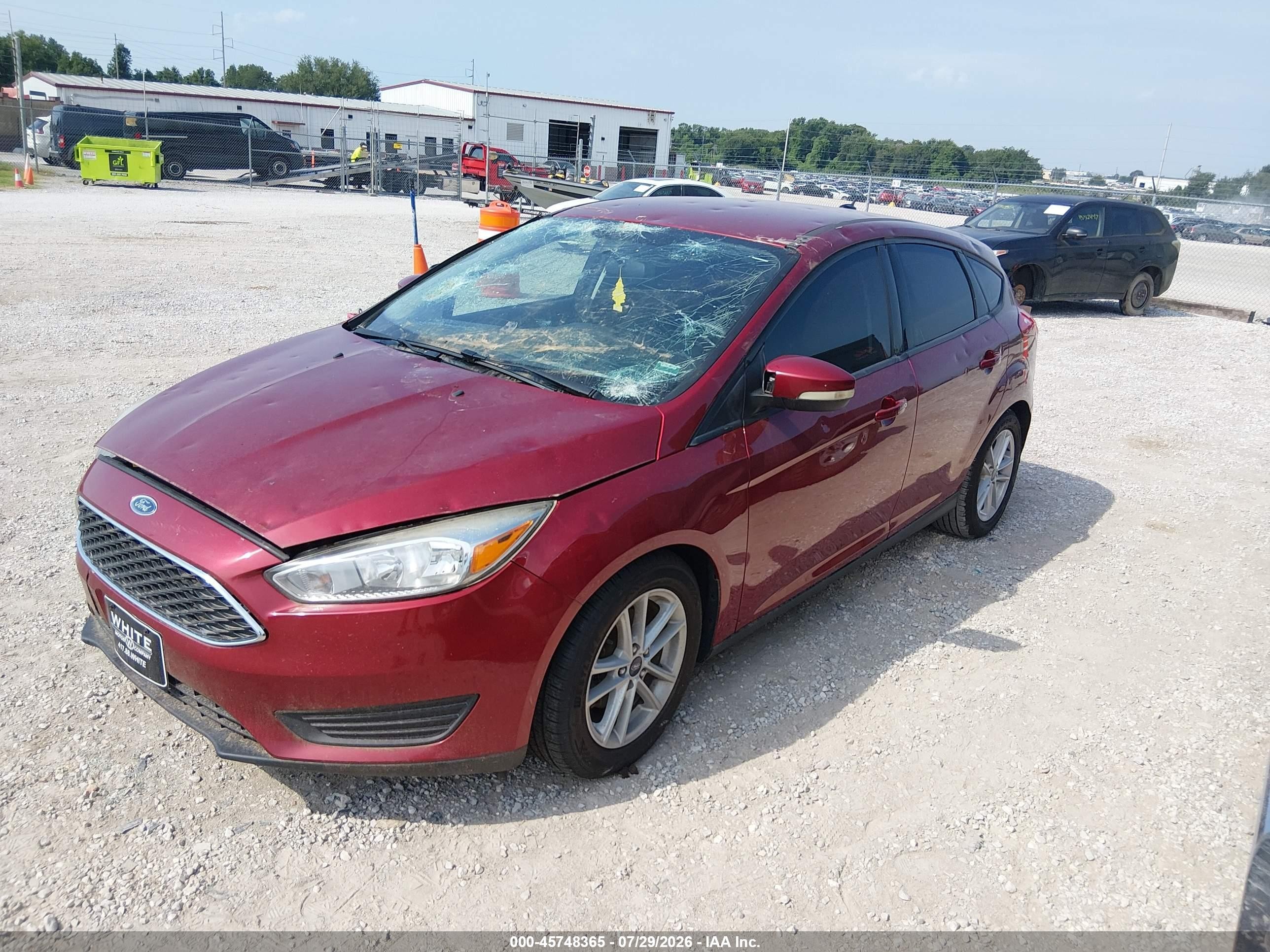 2017 Ford Focus Se Red vin: 1FADP3K26HL347801