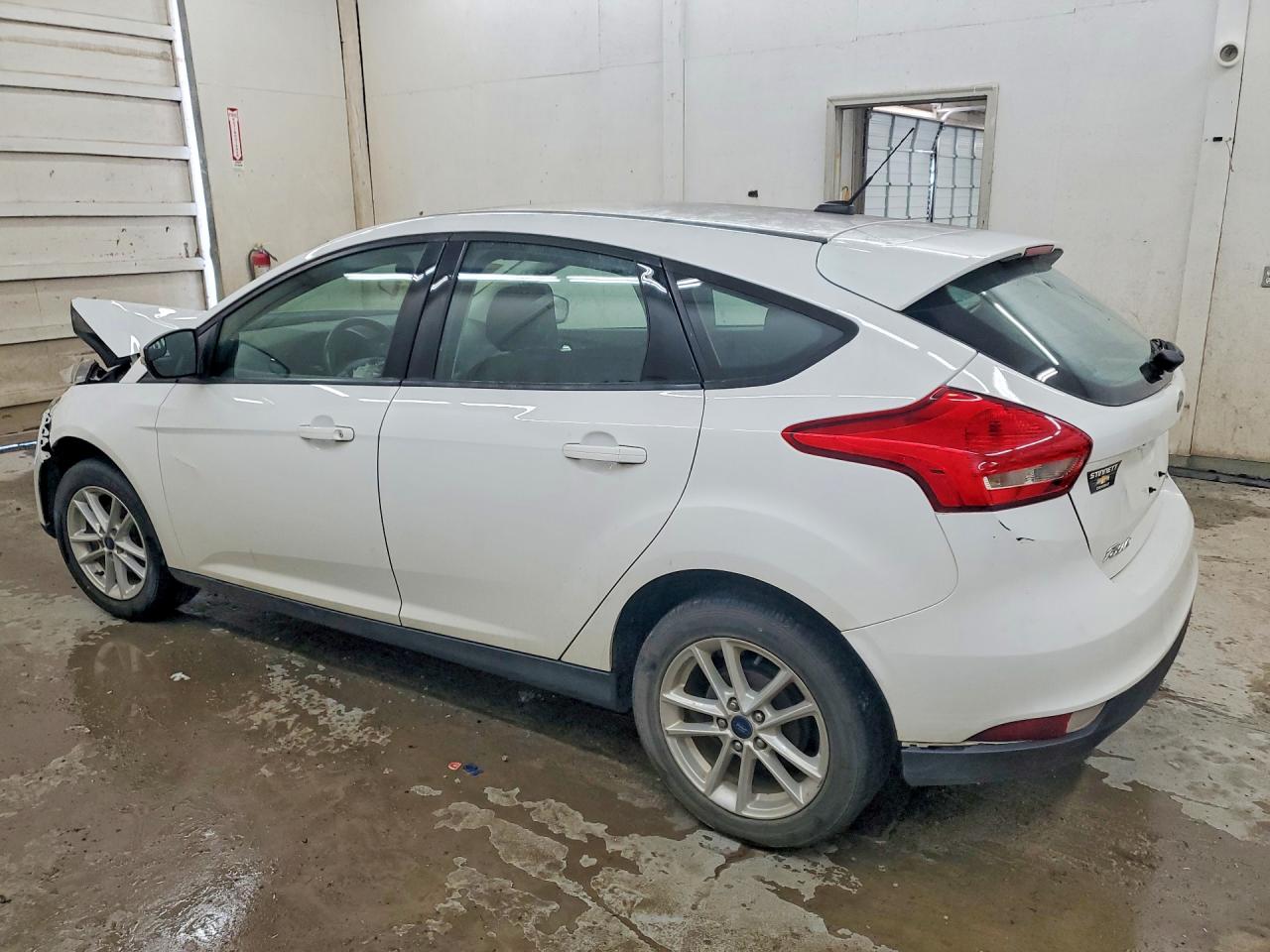 2018 Ford Focus Se White vin: 1FADP3K26JL226854