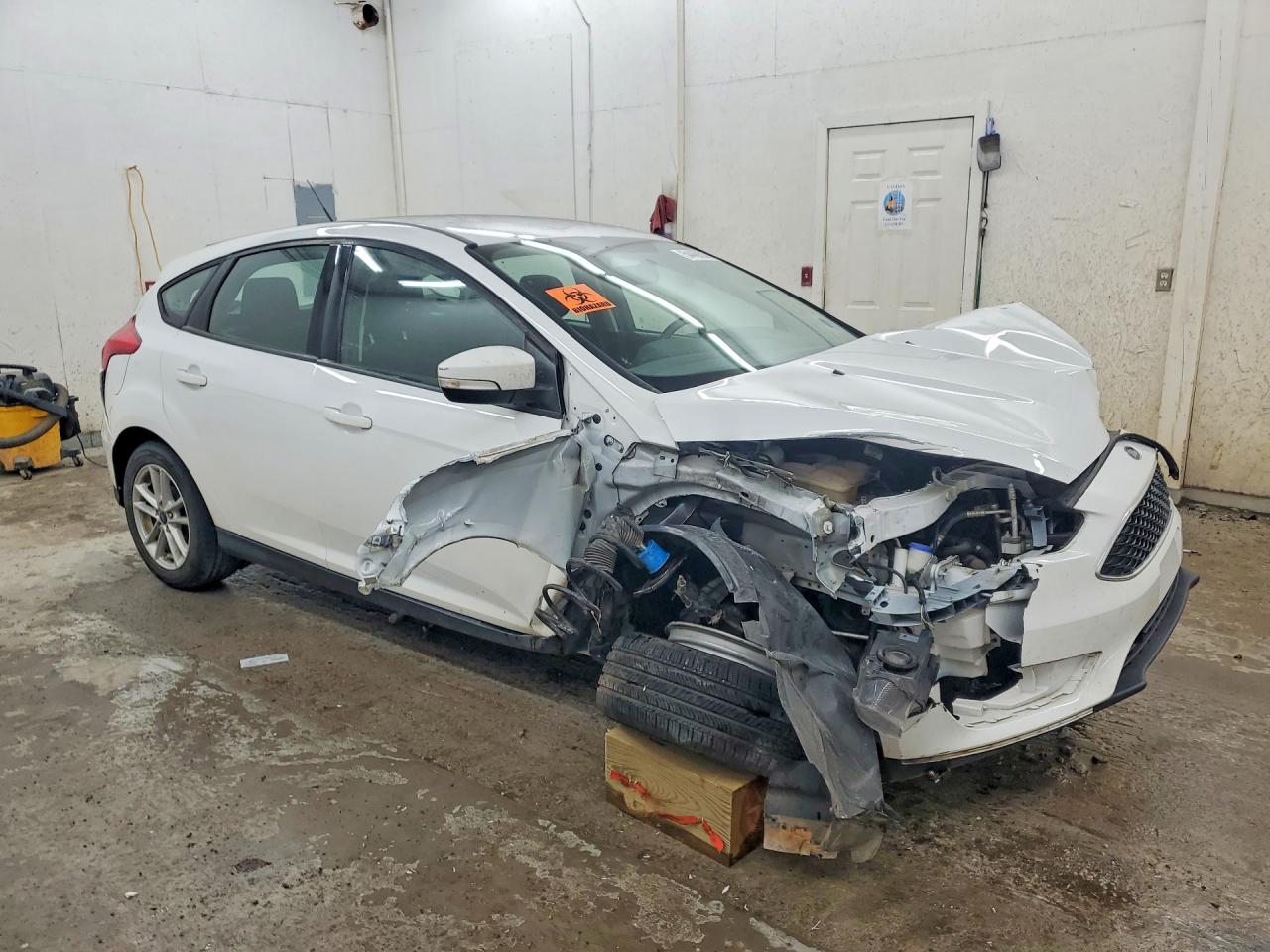 2018 Ford Focus Se White vin: 1FADP3K26JL226854