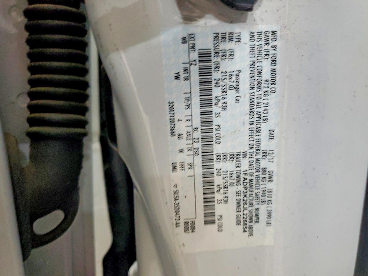 2018 Ford Focus Se White vin: 1FADP3K26JL226854