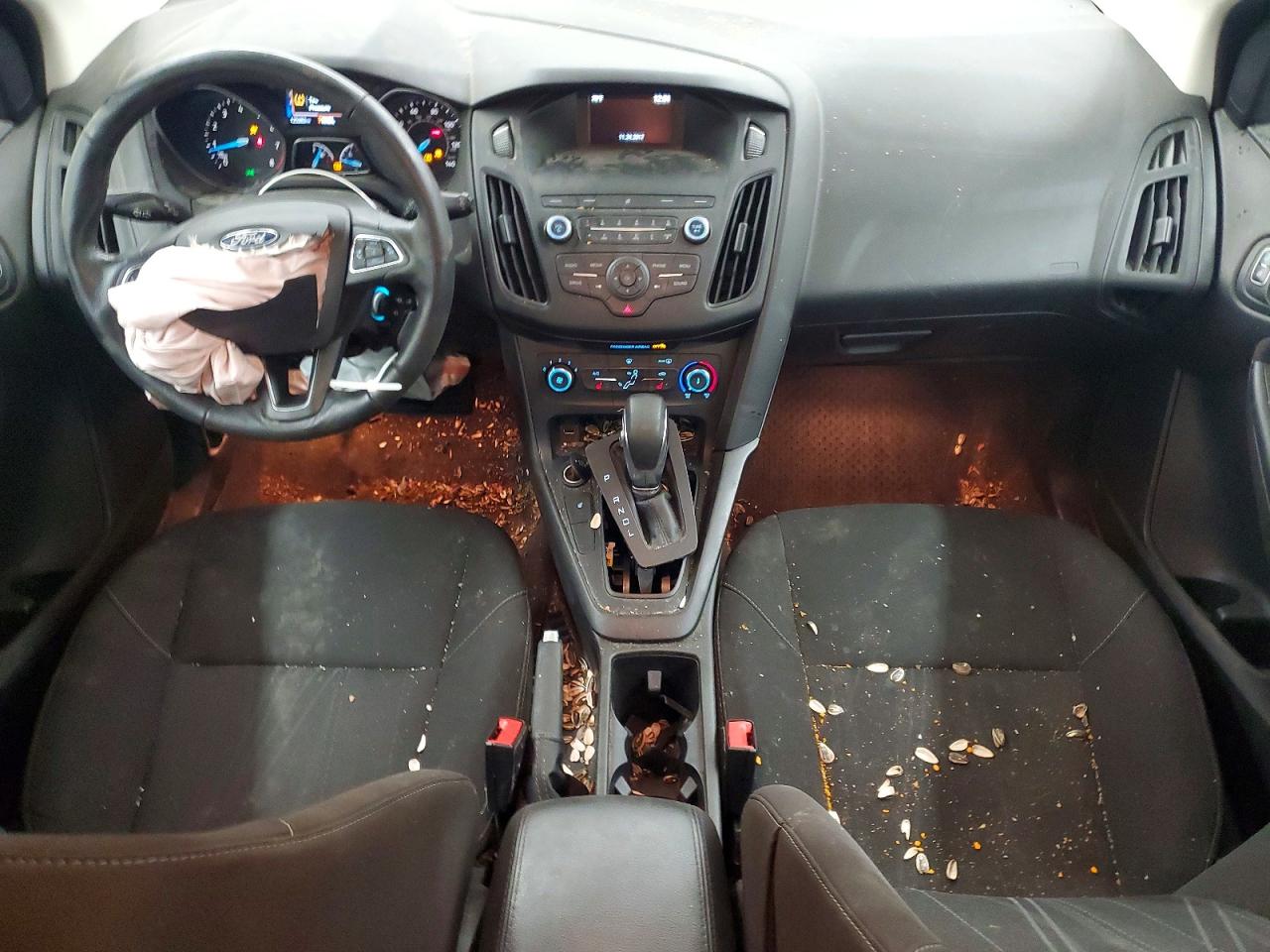 2018 Ford Focus Se White vin: 1FADP3K26JL226854