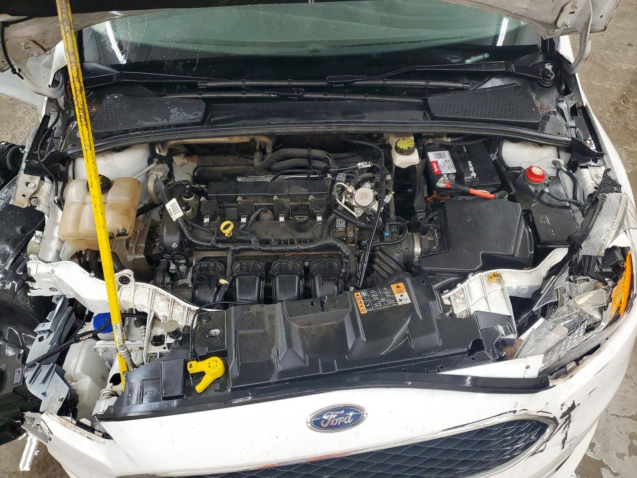 2018 Ford Focus Se White vin: 1FADP3K26JL226854
