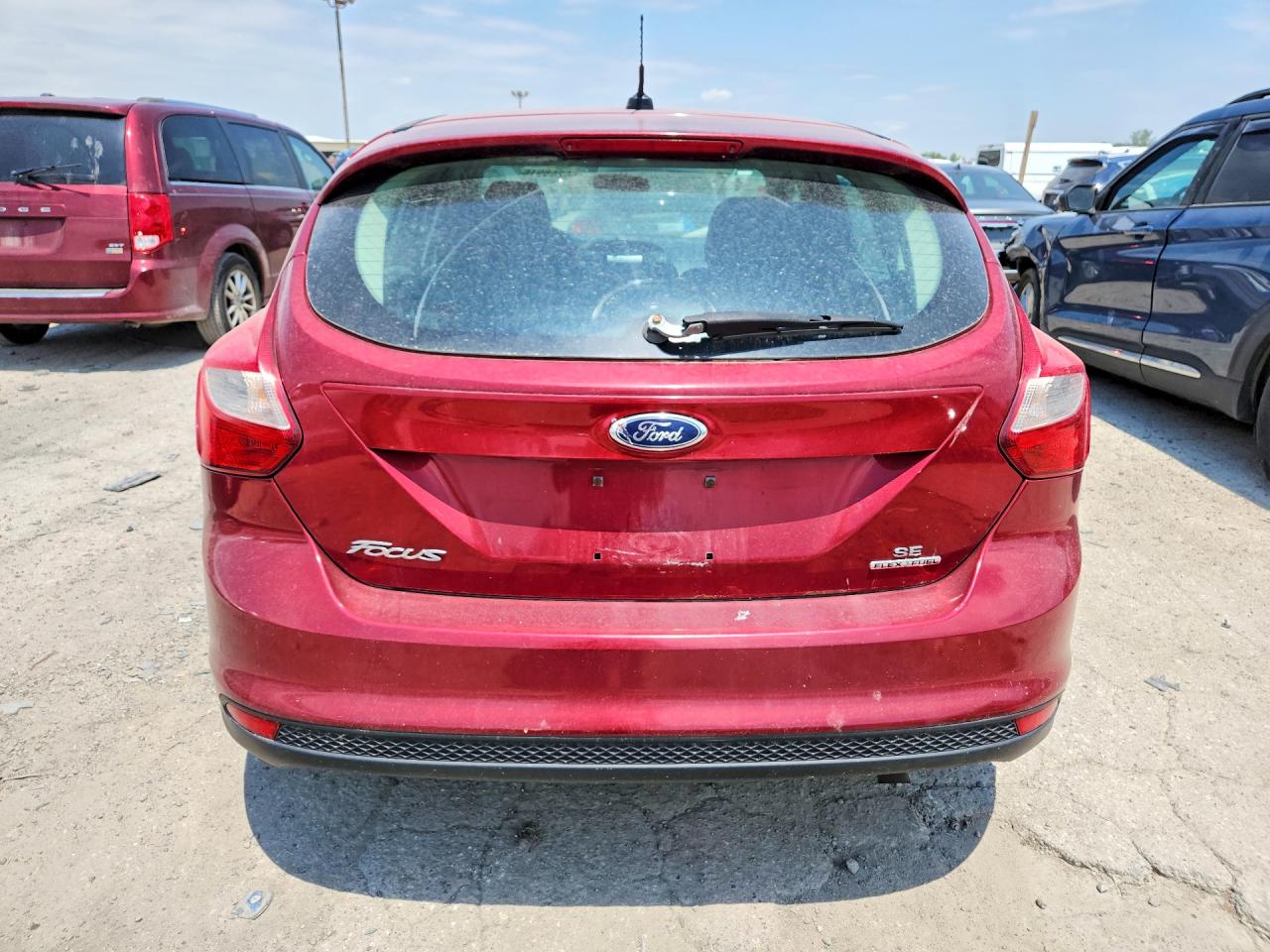 2013 Ford Focus Burgundy vin: 1FADP3K27DL176583