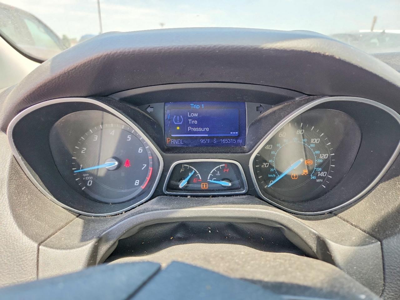 2013 Ford Focus Burgundy vin: 1FADP3K27DL176583