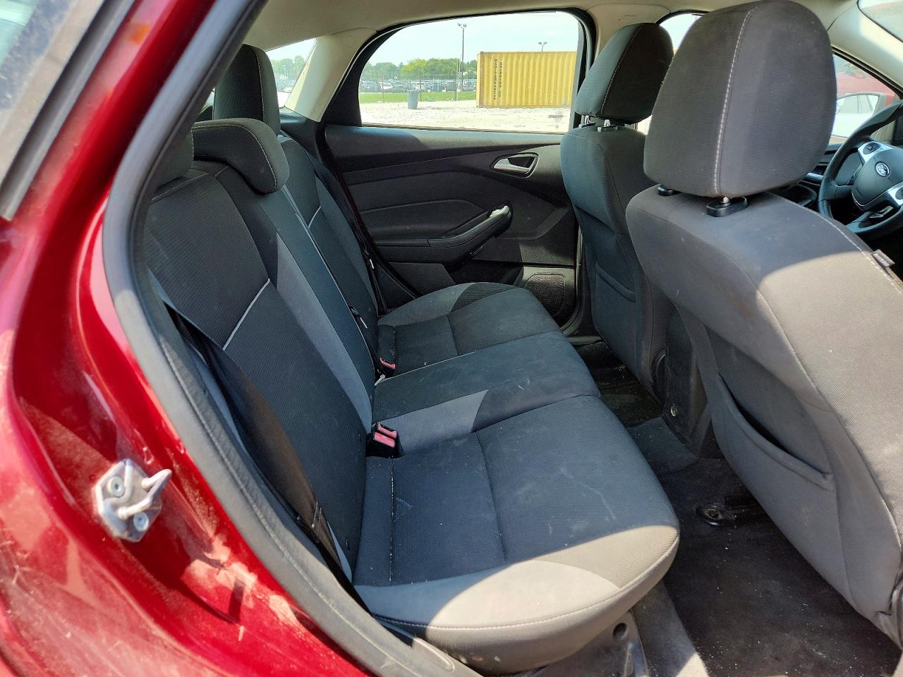 2013 Ford Focus Burgundy vin: 1FADP3K27DL176583