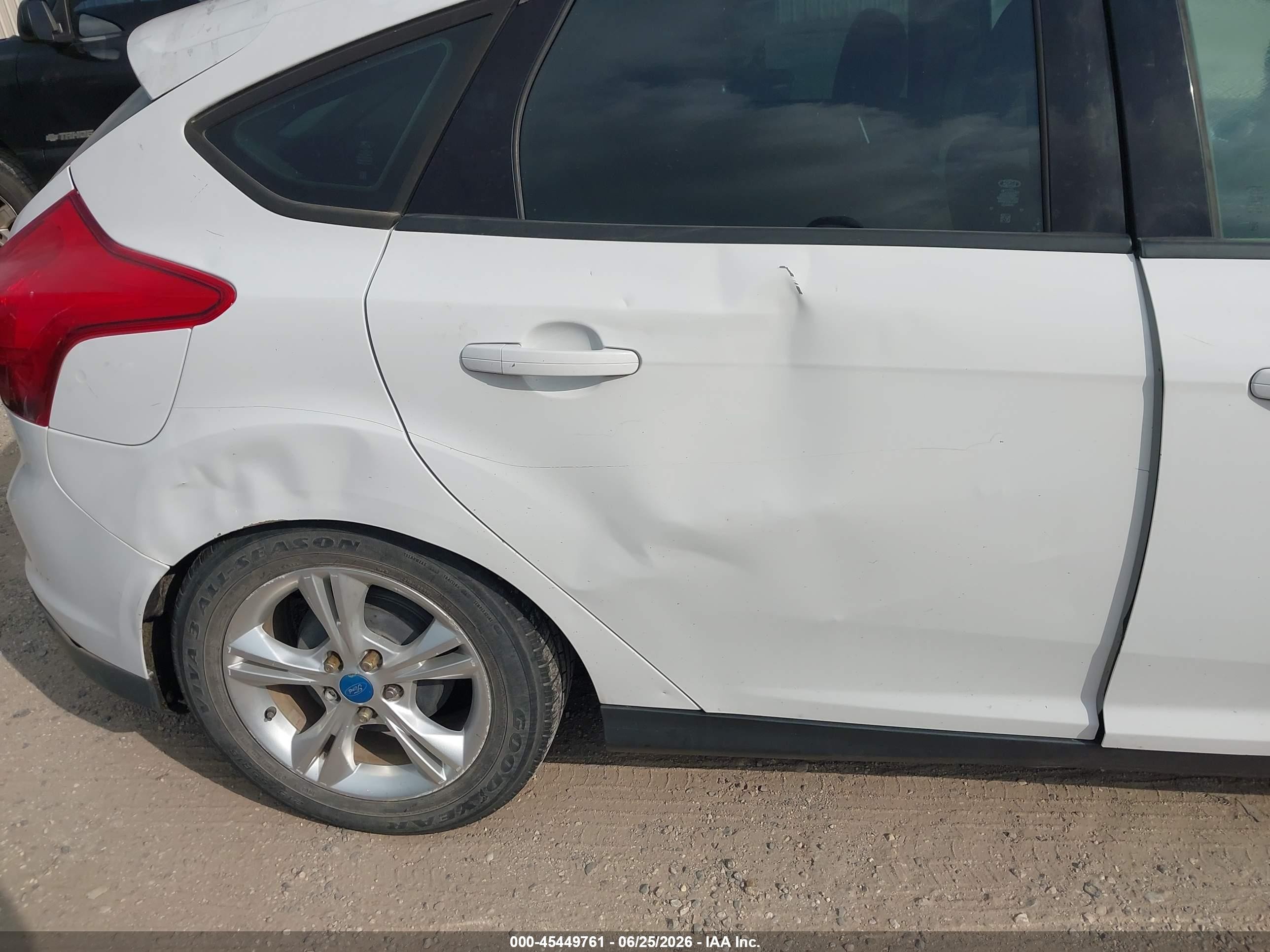 2014 Ford Focus Se White vin: 1FADP3K27EL130169