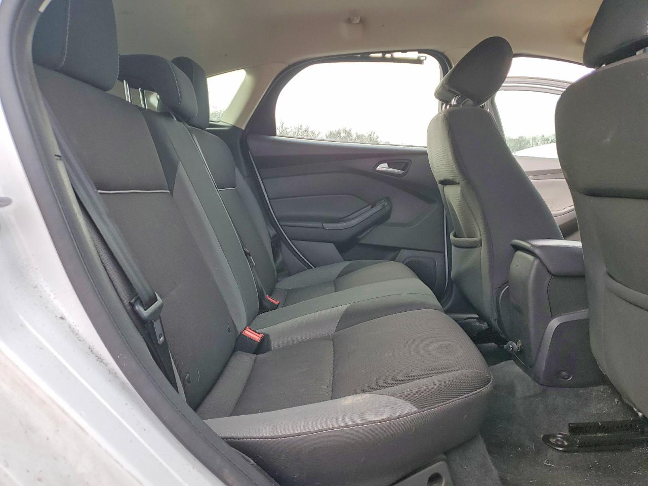 2014 Ford Focus Se White vin: 1FADP3K27EL130270