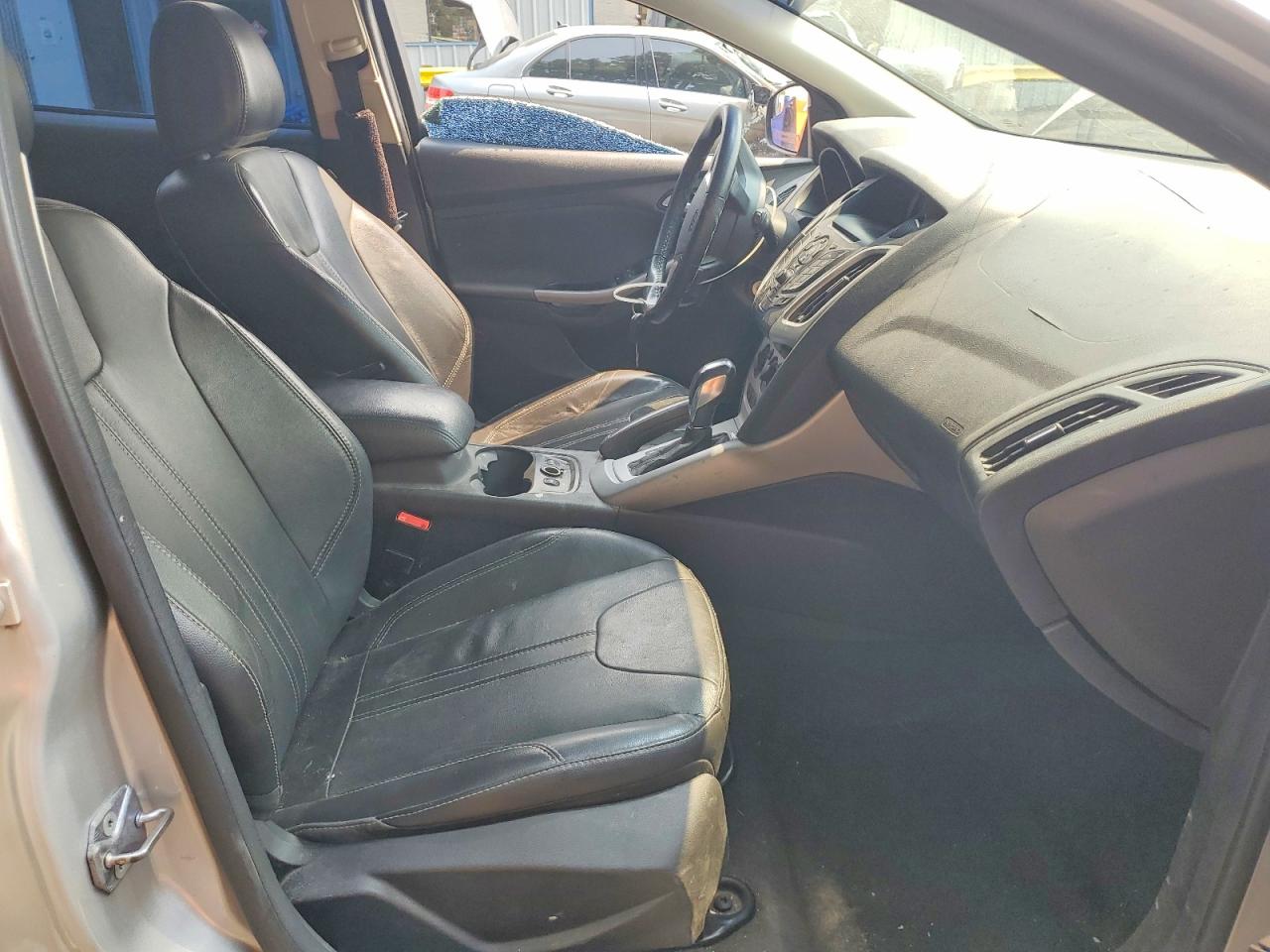 2014 Ford Focus Se Серебряный vin: 1FADP3K27EL132679