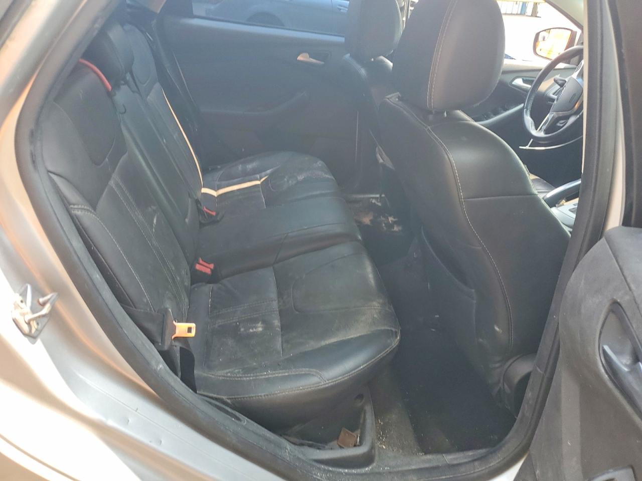 2014 Ford Focus Se Серебряный vin: 1FADP3K27EL132679