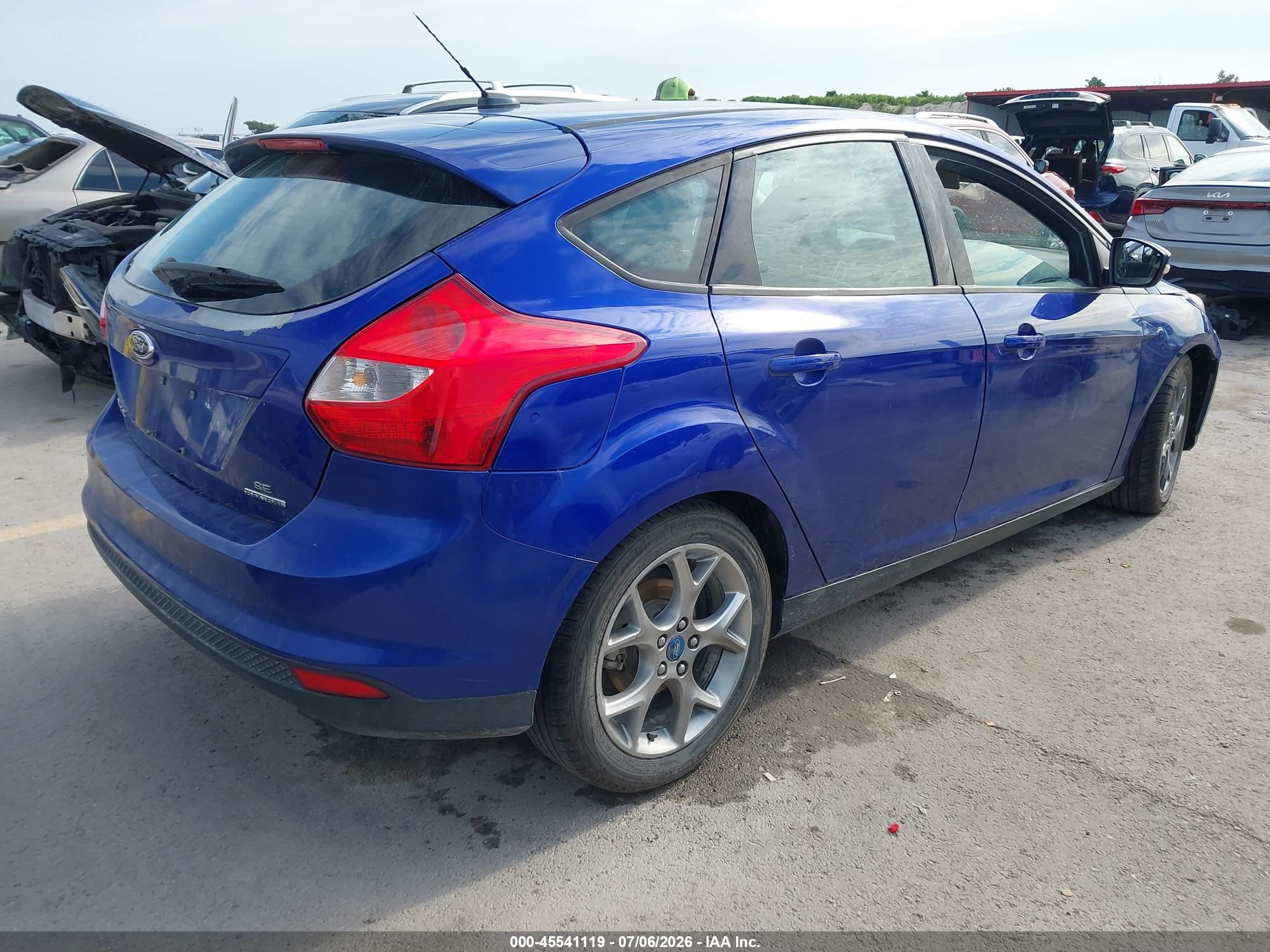 2014 Ford Focus Se Blue vin: 1FADP3K27EL132813