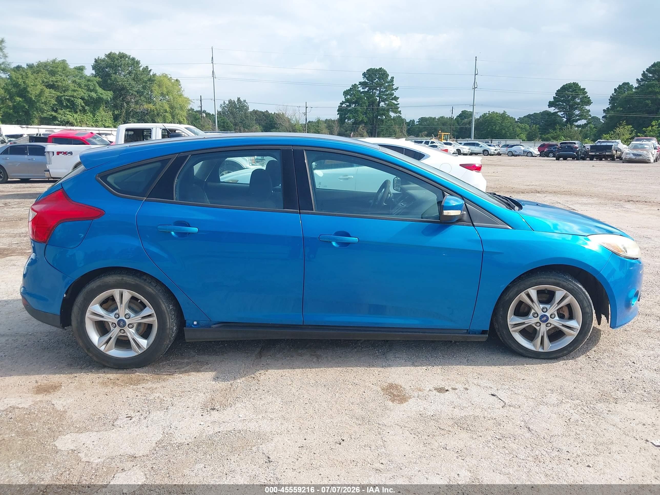 2014 Ford Focus Se Blue vin: 1FADP3K27EL137767