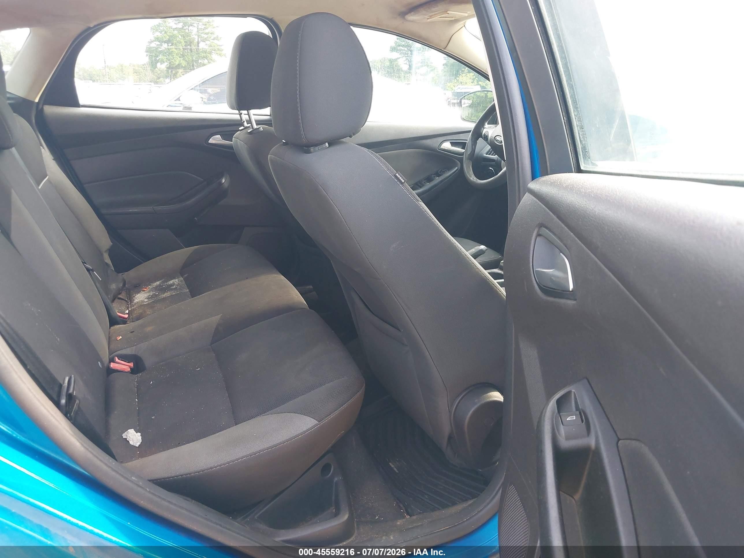 2014 Ford Focus Se Blue vin: 1FADP3K27EL137767